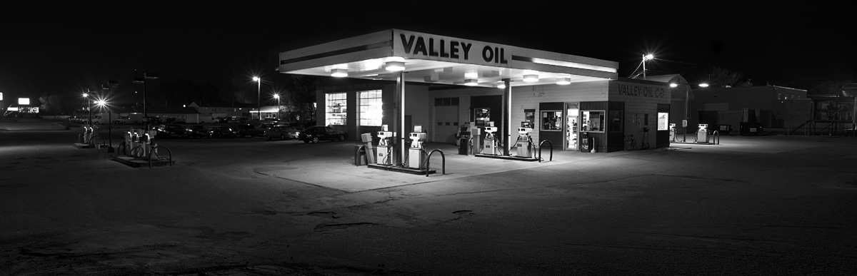 Savage_MN_Valley_Oil_Station_2009.jpg