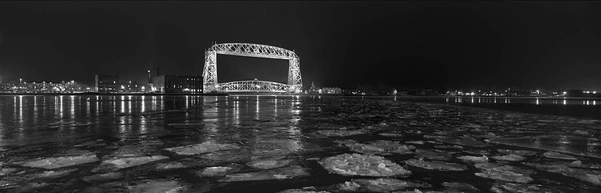 Duluth_MN_Aerial_Lift_Bridge_With_Ice_Cover_On_Lake_Superior_2010.jpg