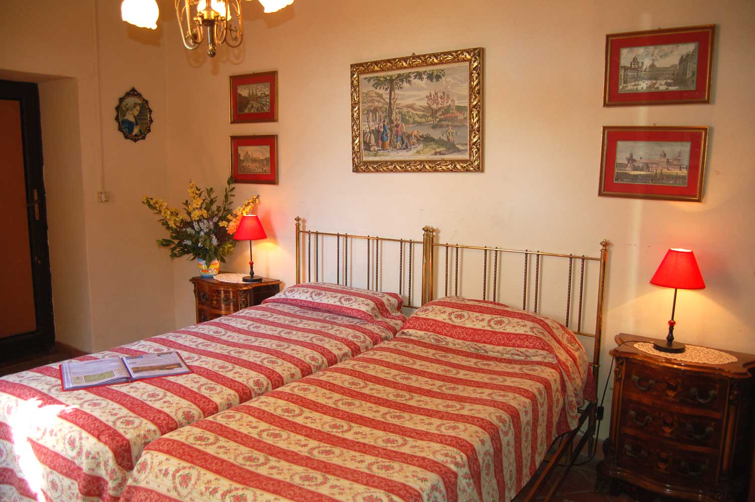 villa-bedroom1.jpg