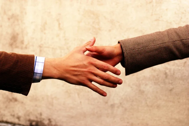 handshake-communication-1532849-639x426.jpg