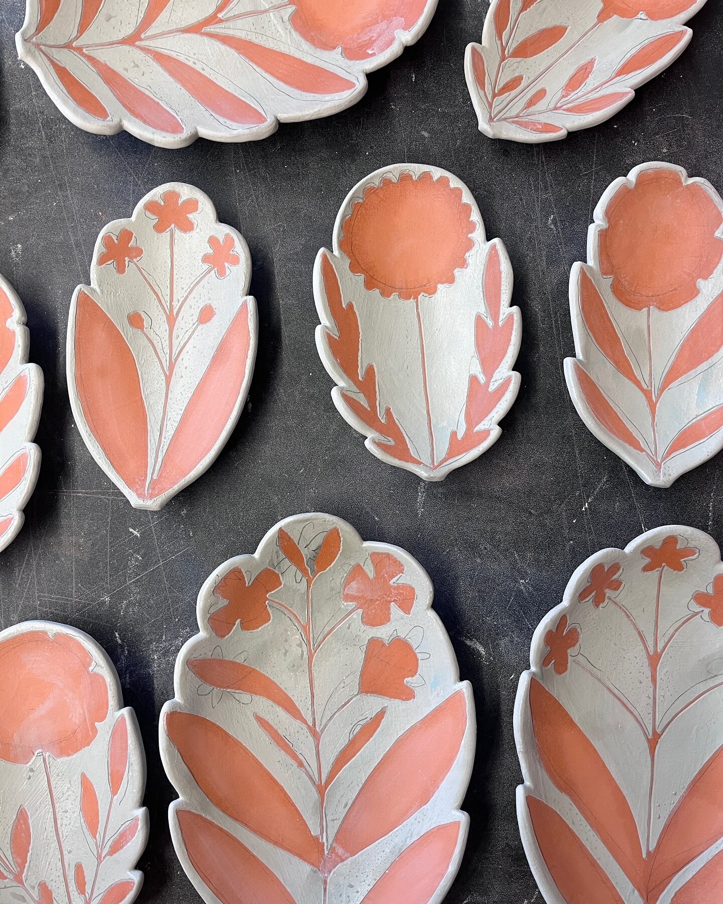 I love this stage of my glazing process- the orange is the bisque ware that will next be filled with all different glazes to achieve the finished design. 

Curious about my process? I will be teaching an online workshop with @pocosinarts in May- head