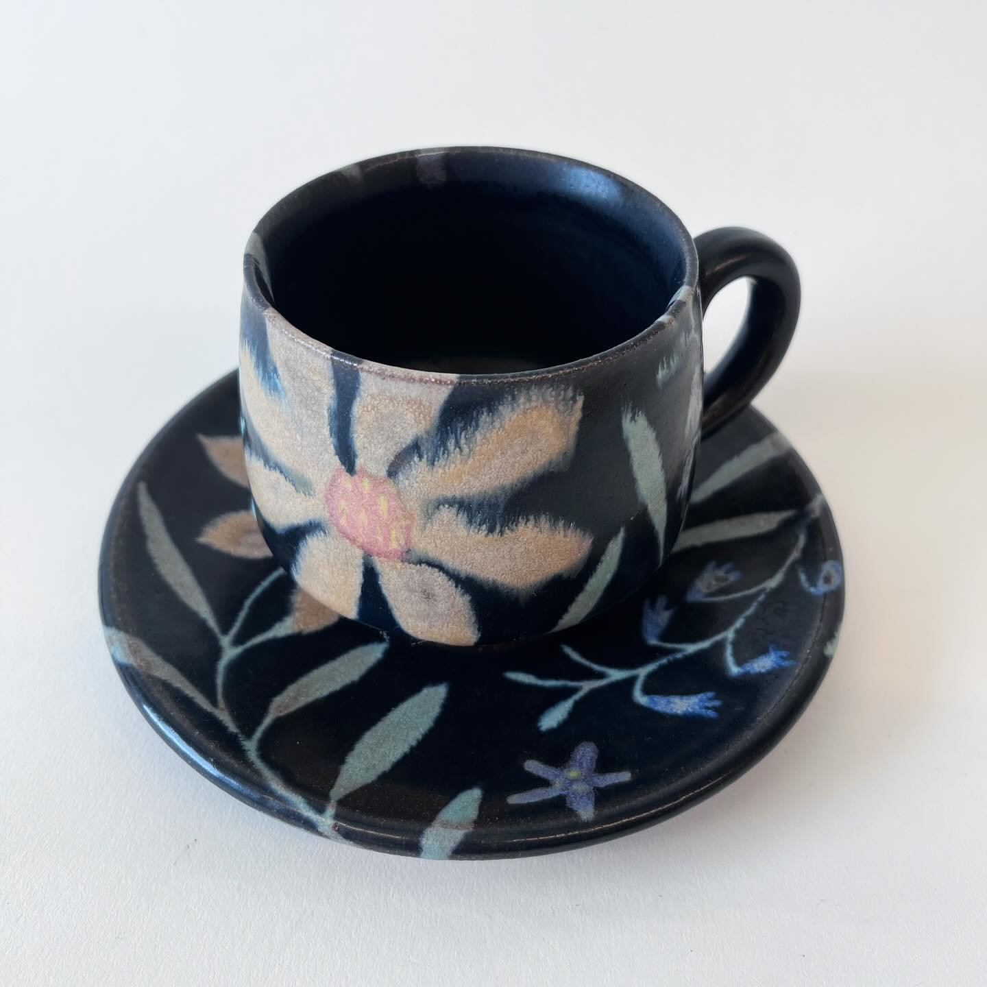 Thank you to everyone who checked out my latest batch of works. I am so grateful for the appreciation and support! It fuels me to get back into the studio and make more

Photos are different perspectives of two different cup and saucer set so you can