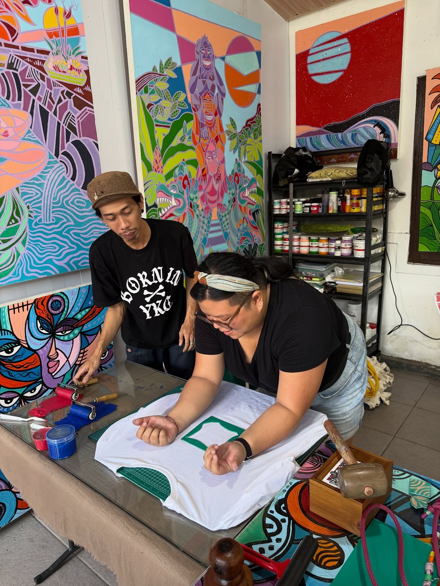 Tadaaaaa! The magic of linocut (and Elami brains and hands). 🙌🏼 🪄 workshop by @marioandisupria and @awanozzzz