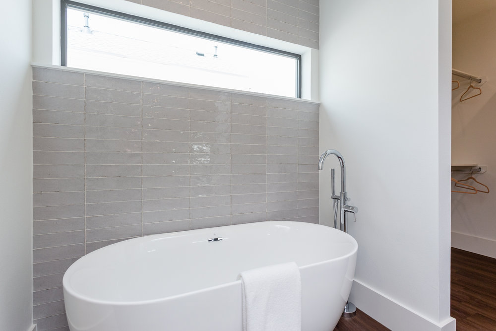  Relax into a contemplative soak in the generous bath. 