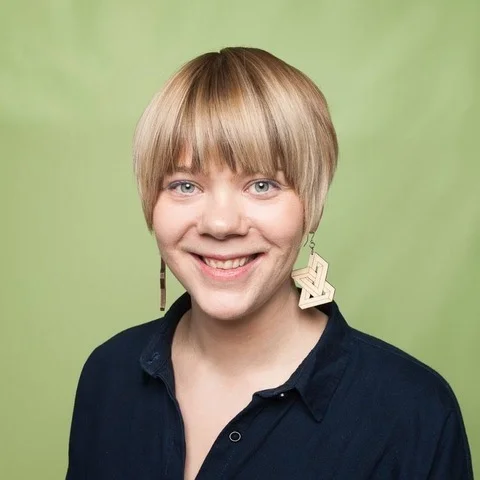 laura.jpg