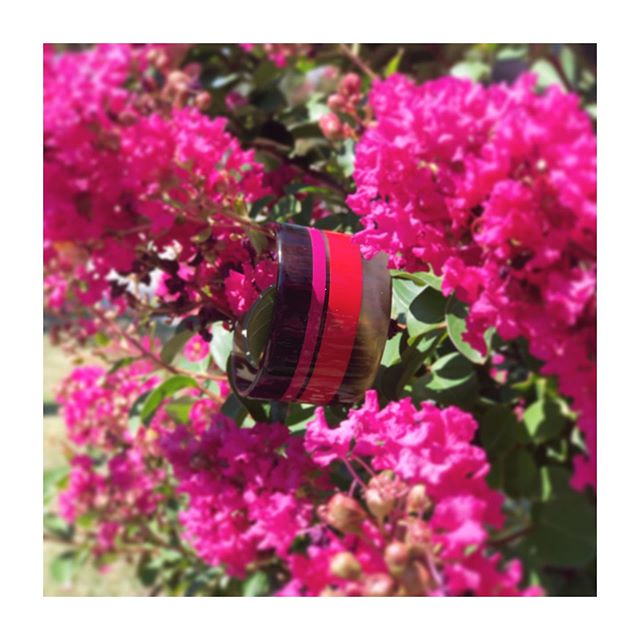 Sometimes you don&rsquo;t need much to brighten up your day #colouraddiction #nature #foreverinspiration  #jewellery #addict #neverwithoutaccessories #mariaxuan #bracelet #artisanal #collection #hornandlacquer #mariaxuan #travelling #aroundtheworld
