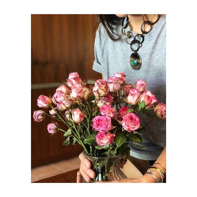 Flowers always bring a smile to the person you are giving them too, on Valentine&rsquo;s Day or on any other day actually 😉.
#happyvalentinesday #love #everyday #mariaxuan #necklace #malachite #atisanaljewelry #bohemianspirit