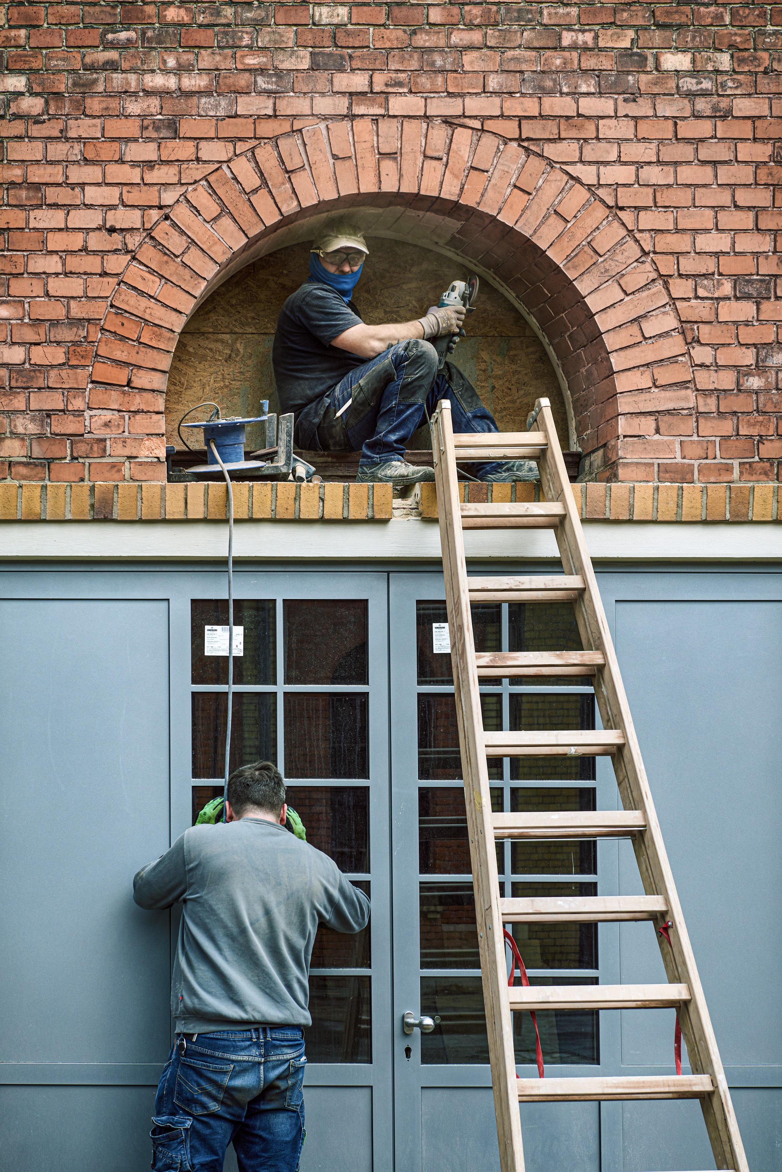 Insel Campus Eiswerder/LIGNE - Craftsman is looking for his work colleagues