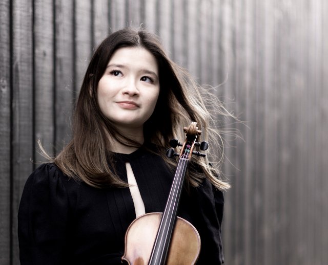 Hana Mizuta Spencer (violin)