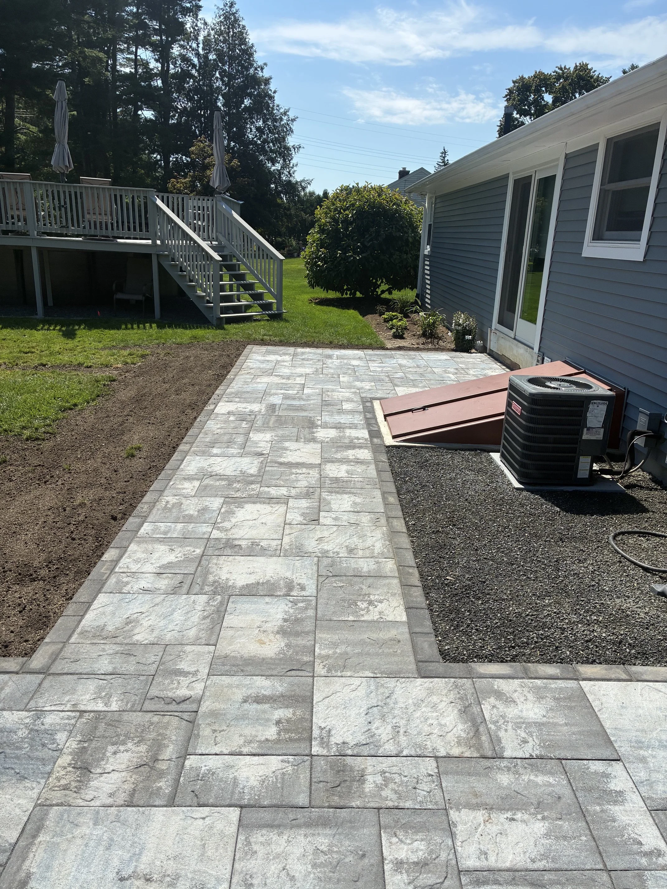 hardscapes_sidewalkpatio_after_02.jpeg