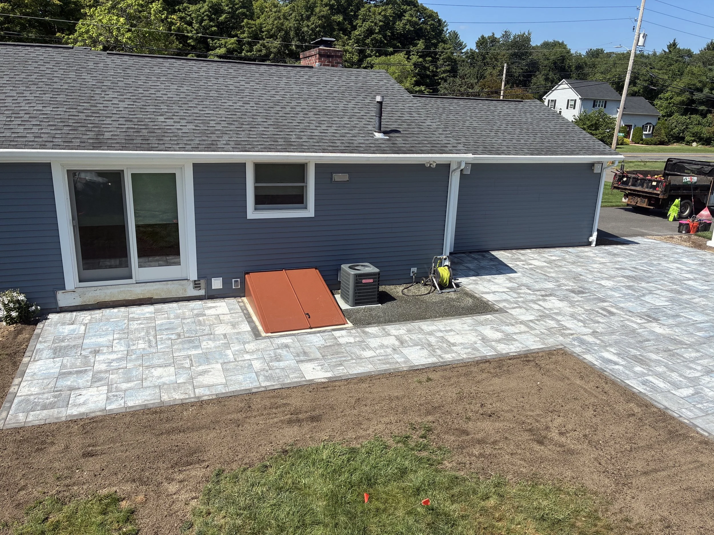 hardscapes_sidewalkpatio_after_03.jpeg