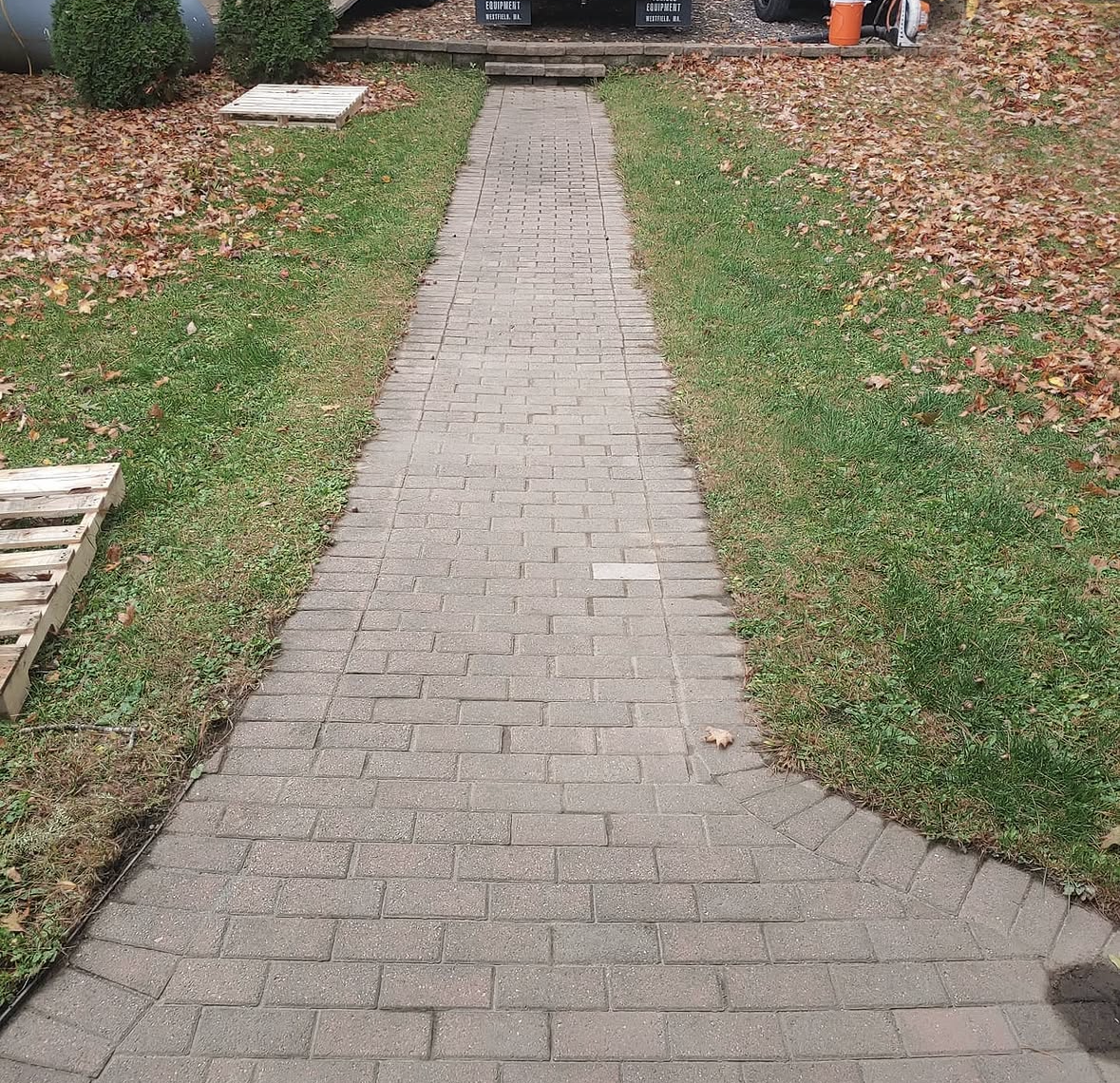 hardscapes_lakeside_before_01.PNG