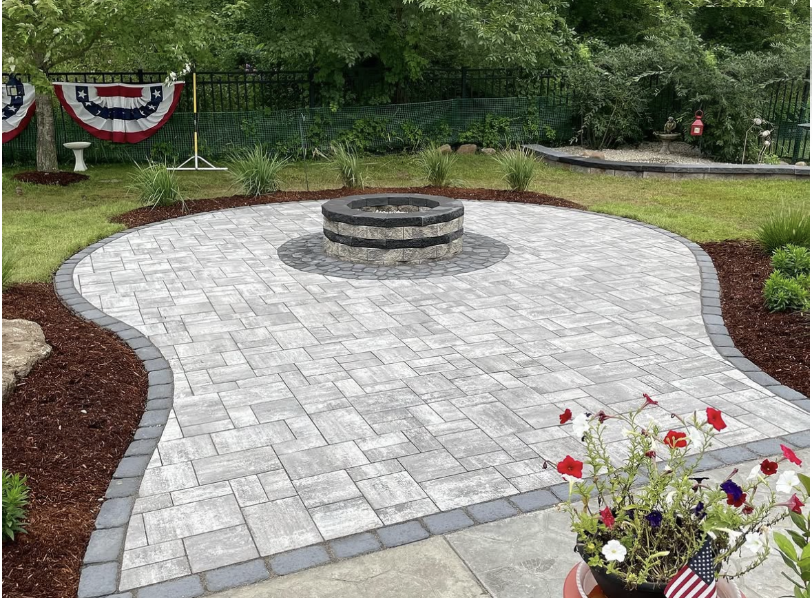 hardscapes_landscape_circlepatio_01.PNG