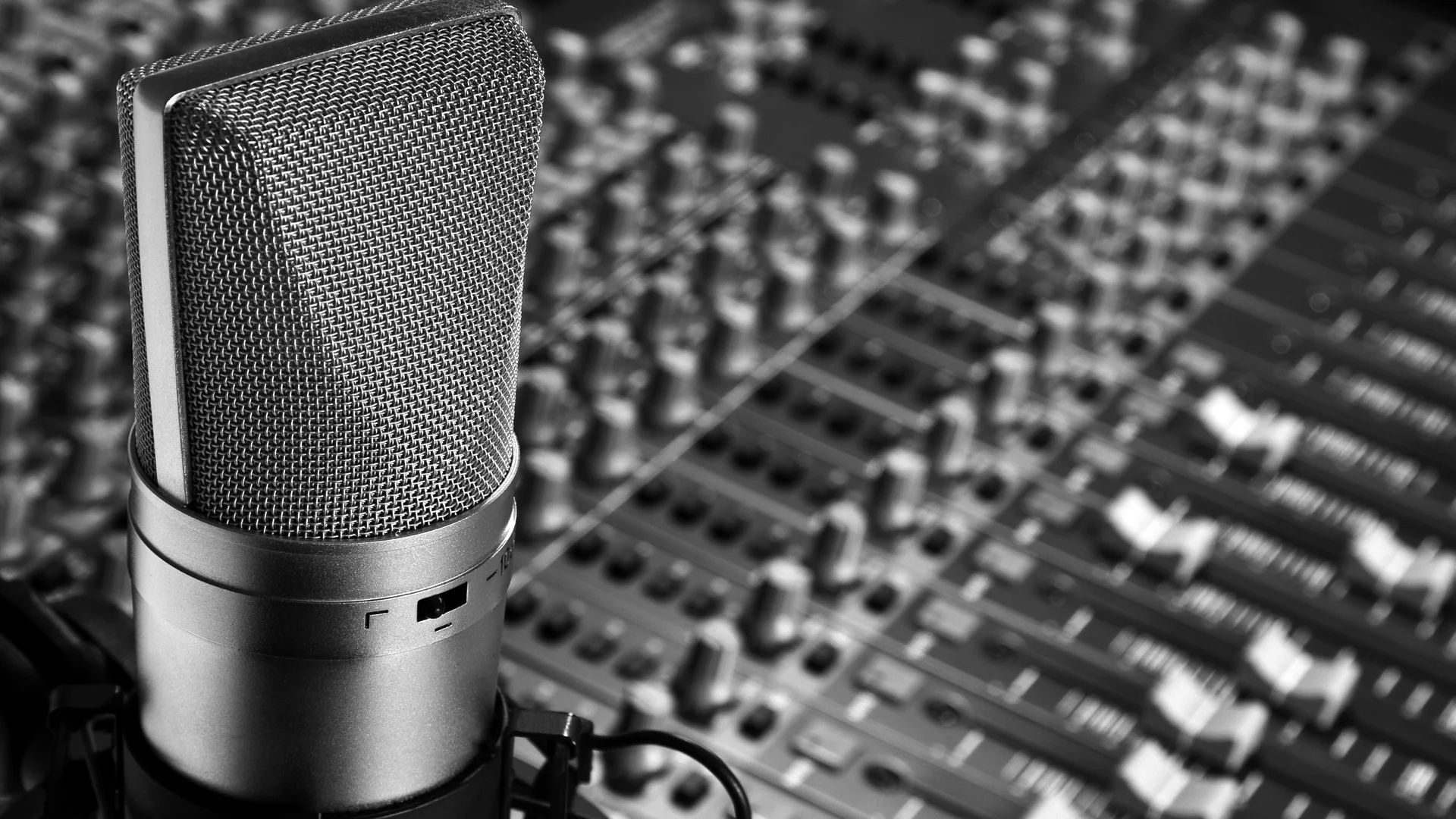 SOUTH TRAXX RADIO SHOW - THE MUSIC YOU WANT TO HEAR FROM EVERYWHERE!