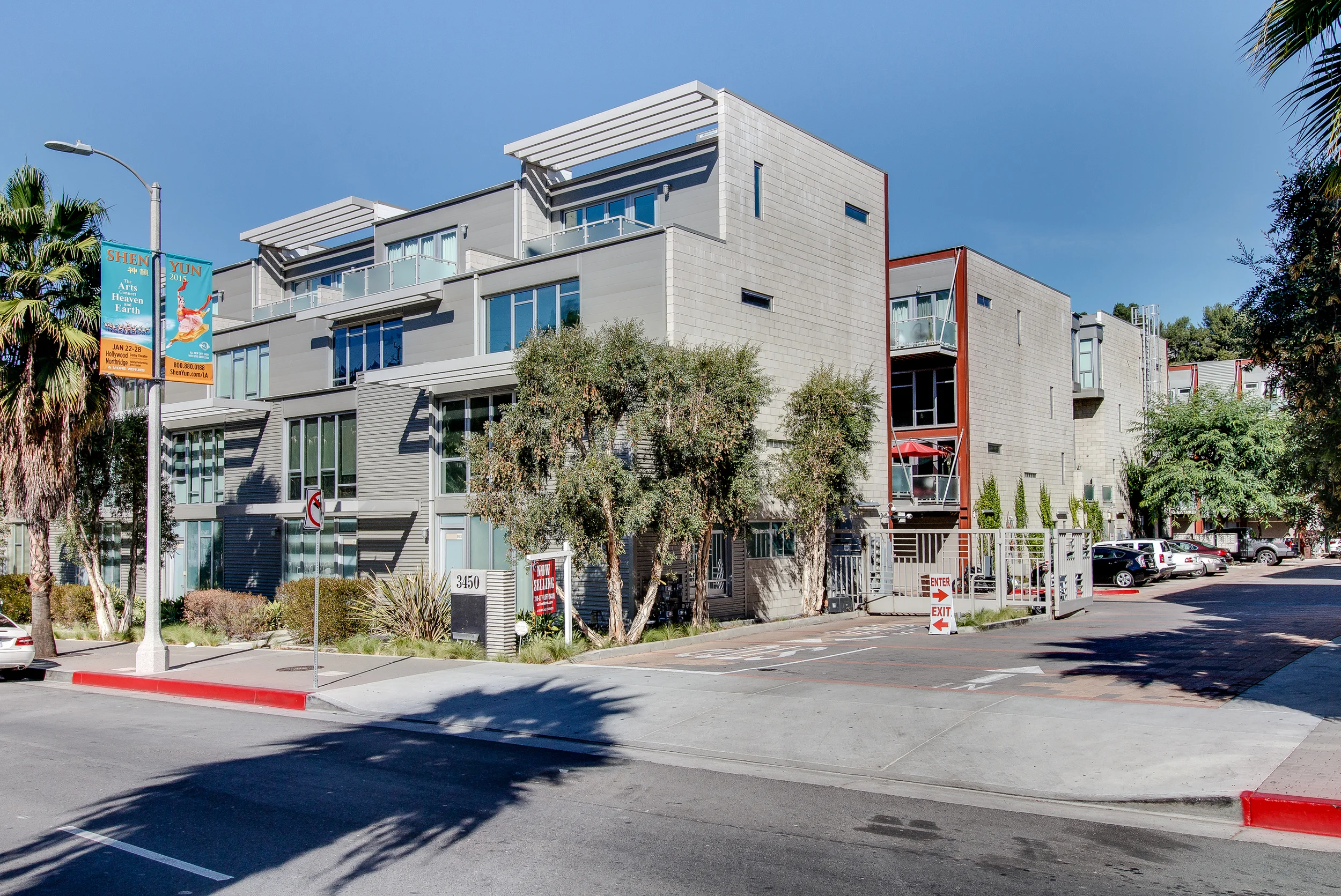 Contemporary 2500 Sq Ft. Live/Work Loft Space @ Universal City