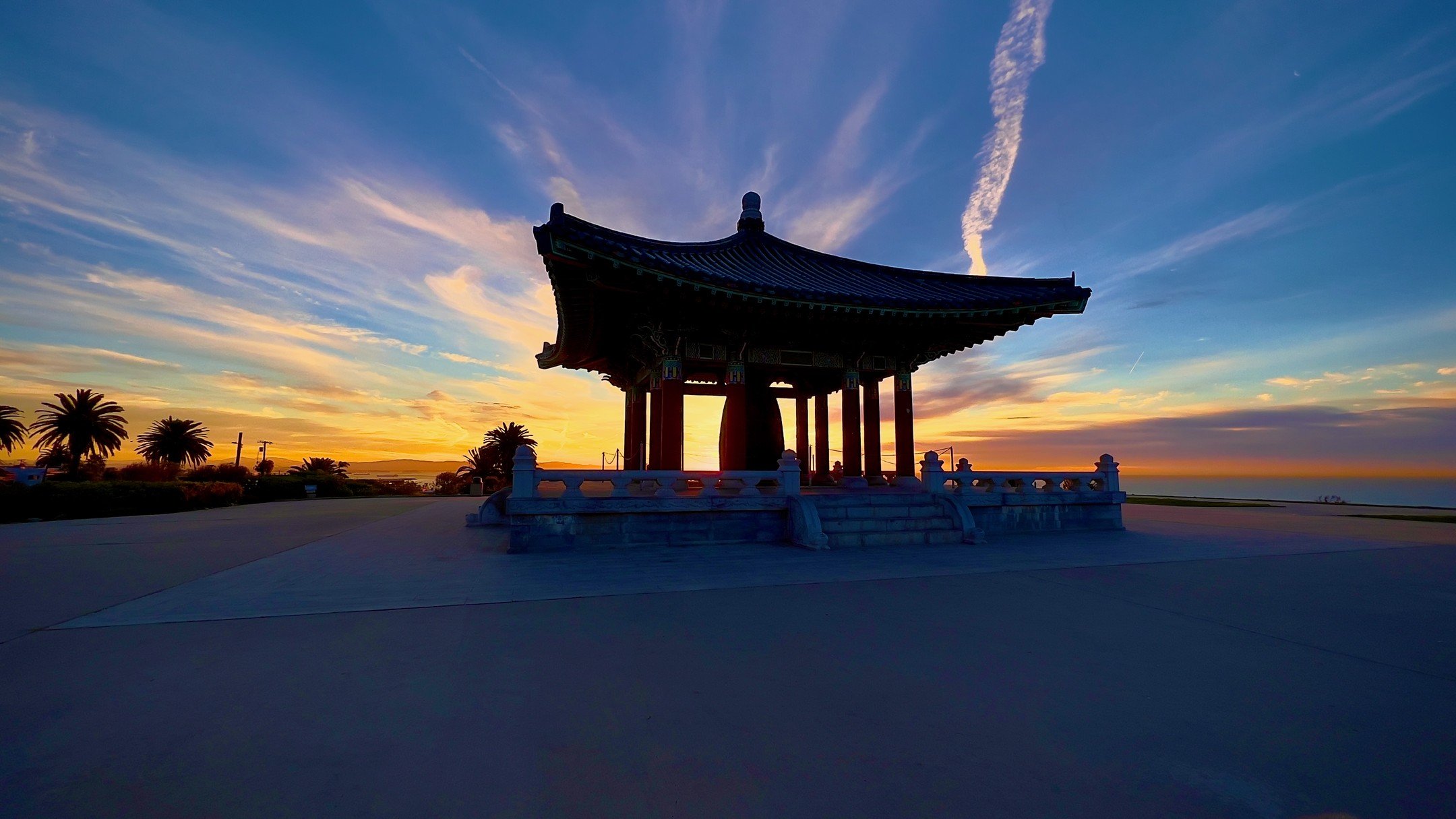 The Korean Bell Of Friendship...

#sunrise #sunrisephotography #sunrise_sunset_photogroup #socal #pacificcoast #california #californialove #stunning #southbay #acmestudiosla📸