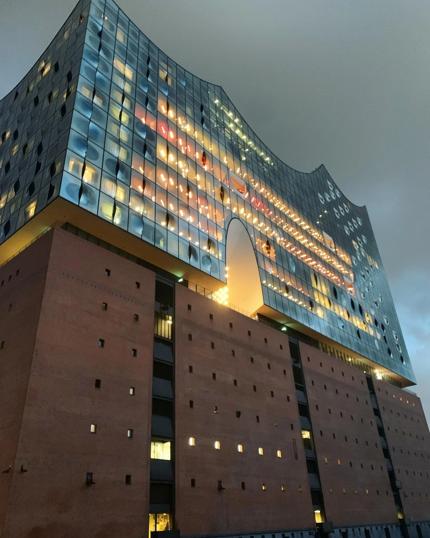 Full of gratitude and love for the past few days ❤️ Huge thanks to @concertspamplona for inviting me to perform at @elbphilharmonie 🙏