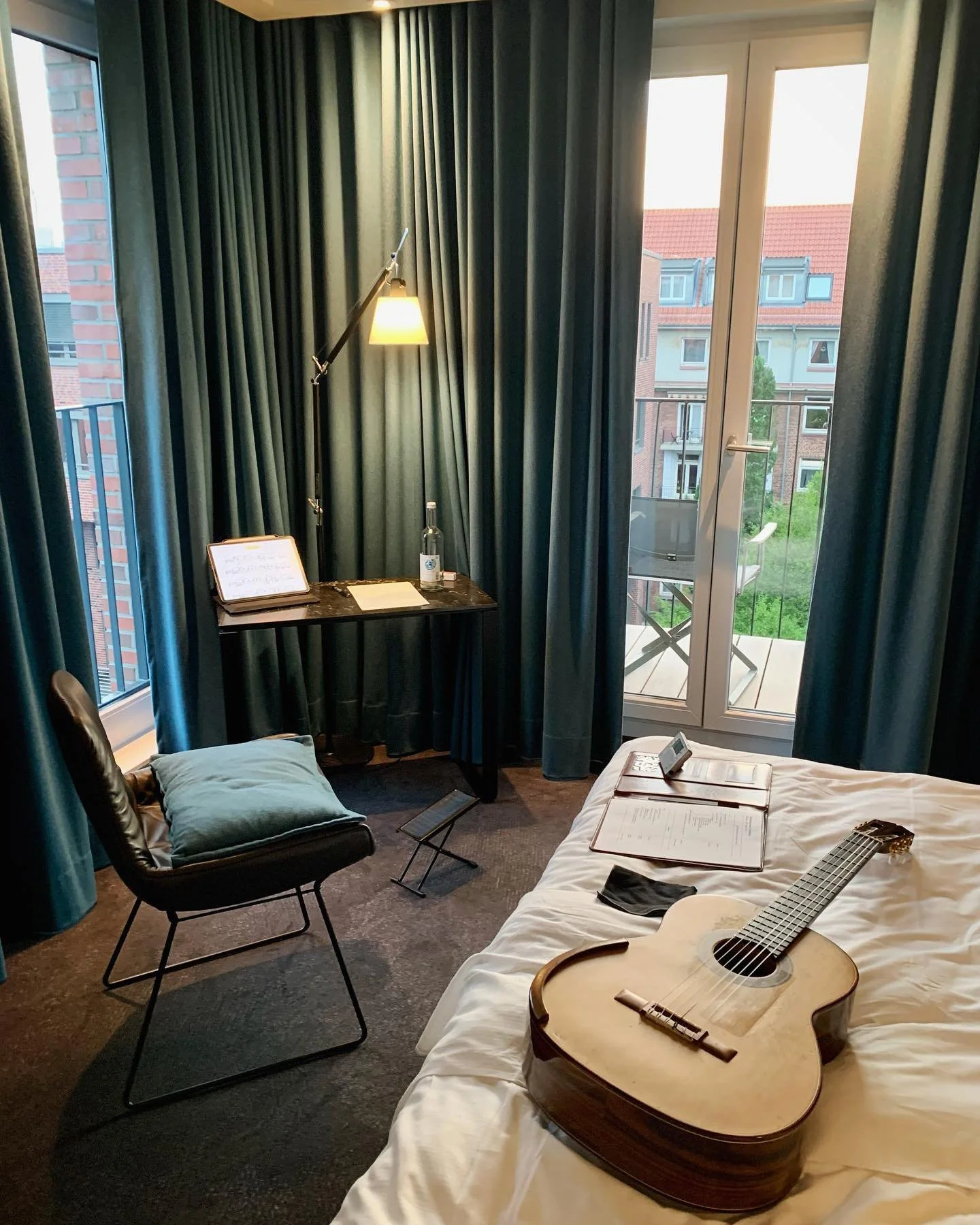 Hotel room practice session 🎶