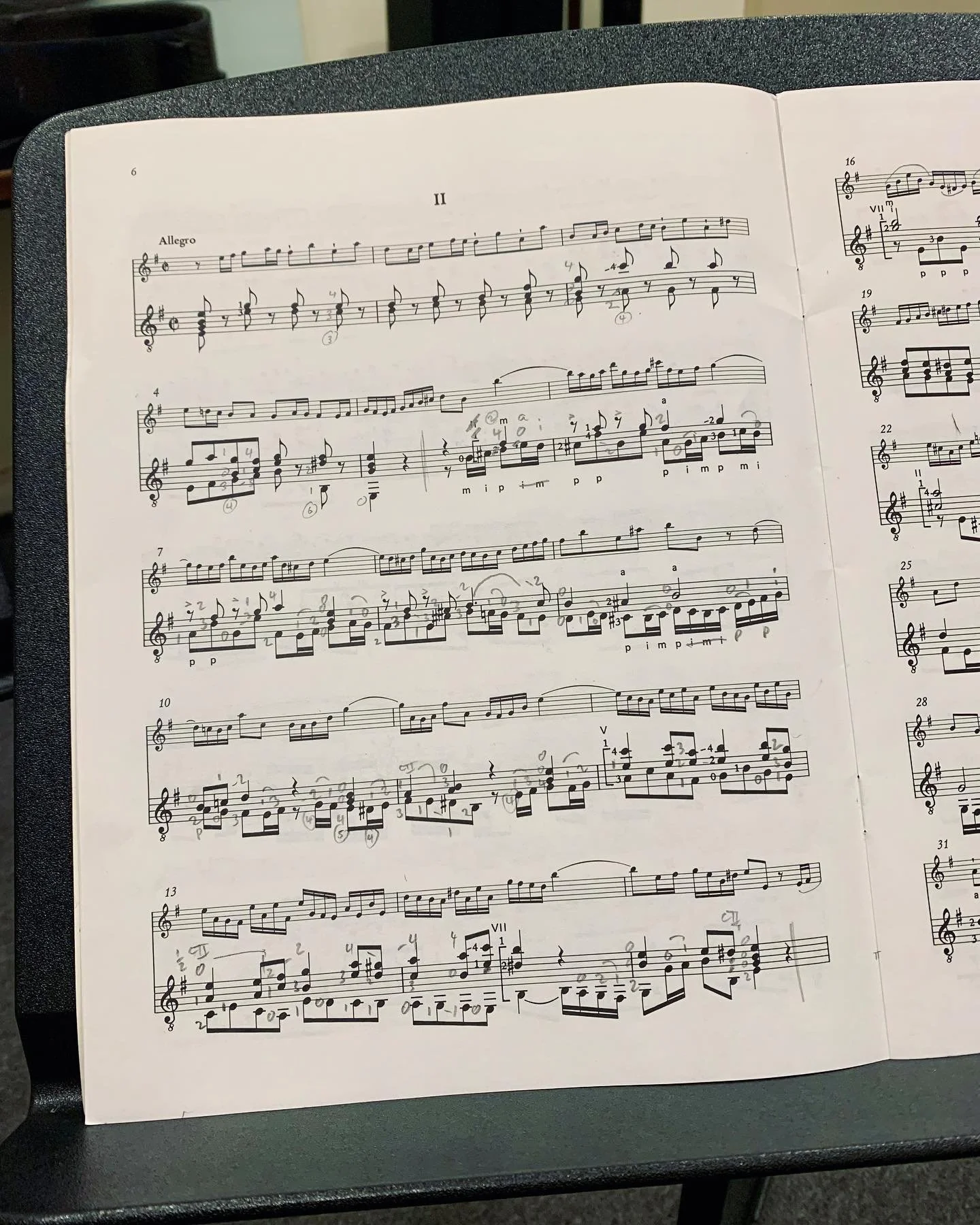 Day 66 of #100daysofpractice 

Continuing with the guitar part for this flute sonata by Johann Sebastian Bach this evening. Working on some of the more intricate passages from the Allegro movement