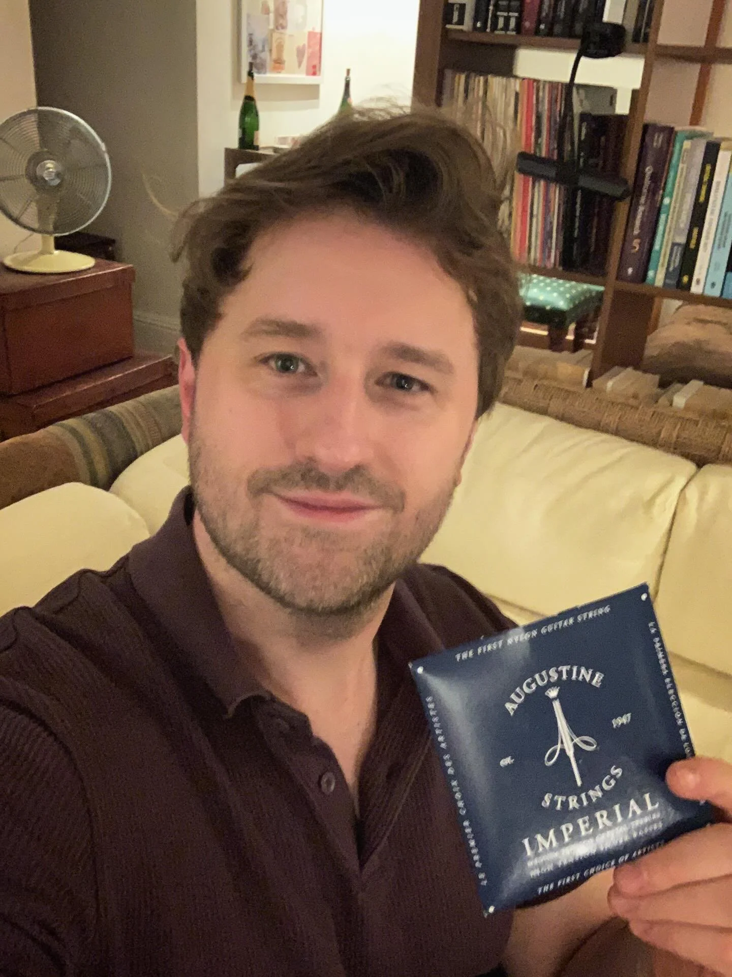 Restringing the Smallman with @augustinestrings Imperial Blues this evening ahead of my concert next week! 

I am proud to be part of the Augustine family of artists, and I love the clarity and warmth that these strings bring to my guitar 🎶

Any gui