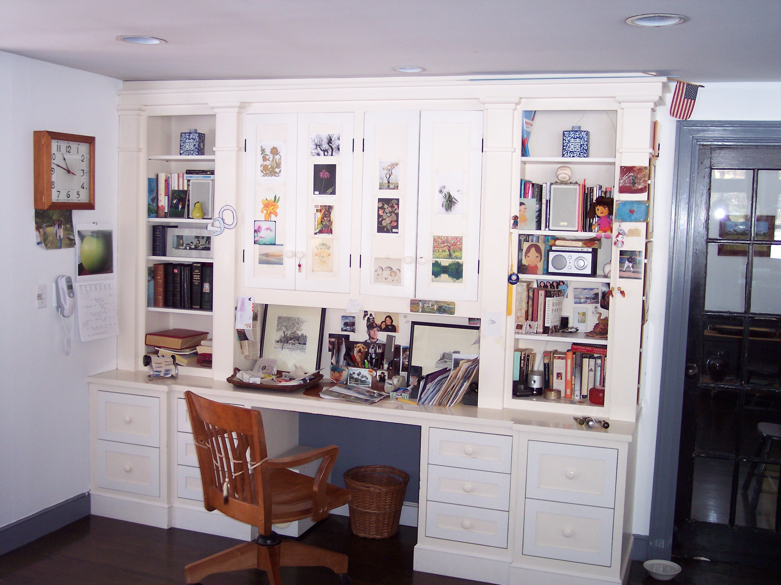 Layla's desk digital 002.JPG