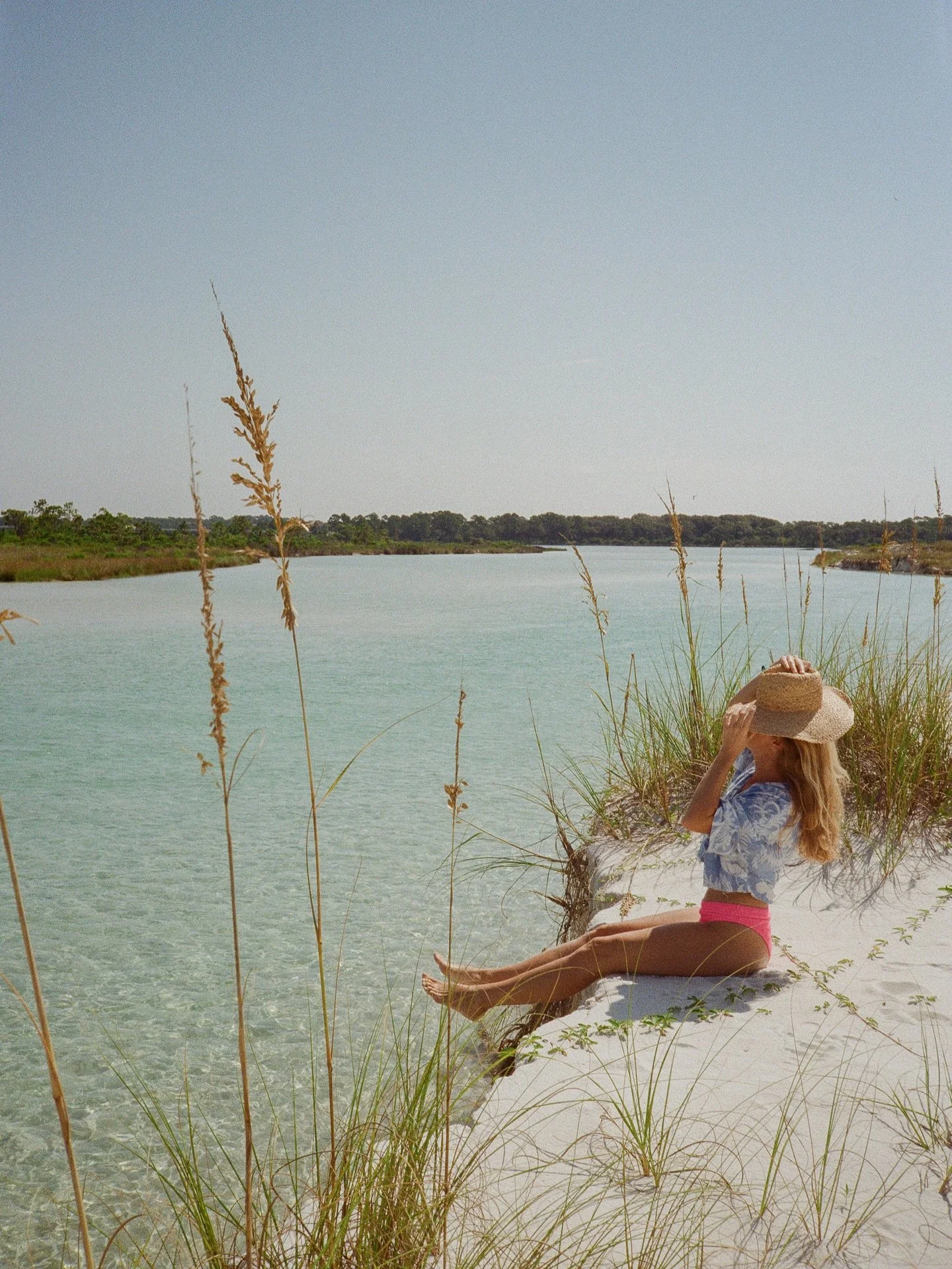 That feeling where time doesn&rsquo;t even exist.
#35mm #shinrinyuko #30a

#lovefl #naturetherapy #natureheals #nervoussystemregulation #alignedrest #restisproductive #lifedesign #filmisbetter #gulfcoast #sowal #artofliving #artoveralgorithm