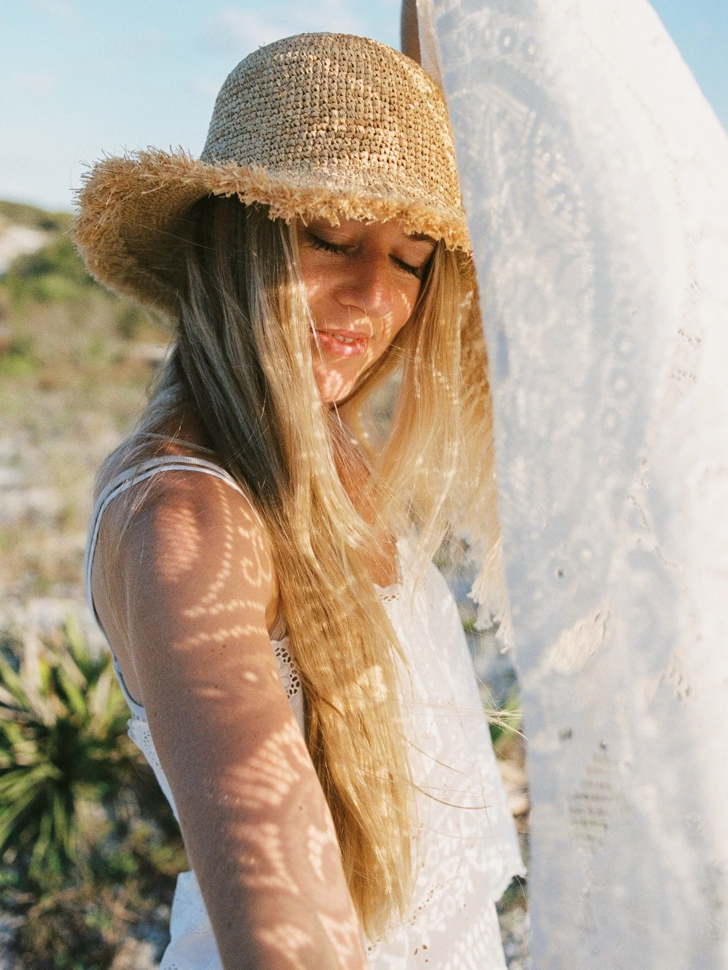 mary ellen on film.

@maryellendimauro #30a #30aphotographer #shotonfilm #handmadeclothes #bythesea