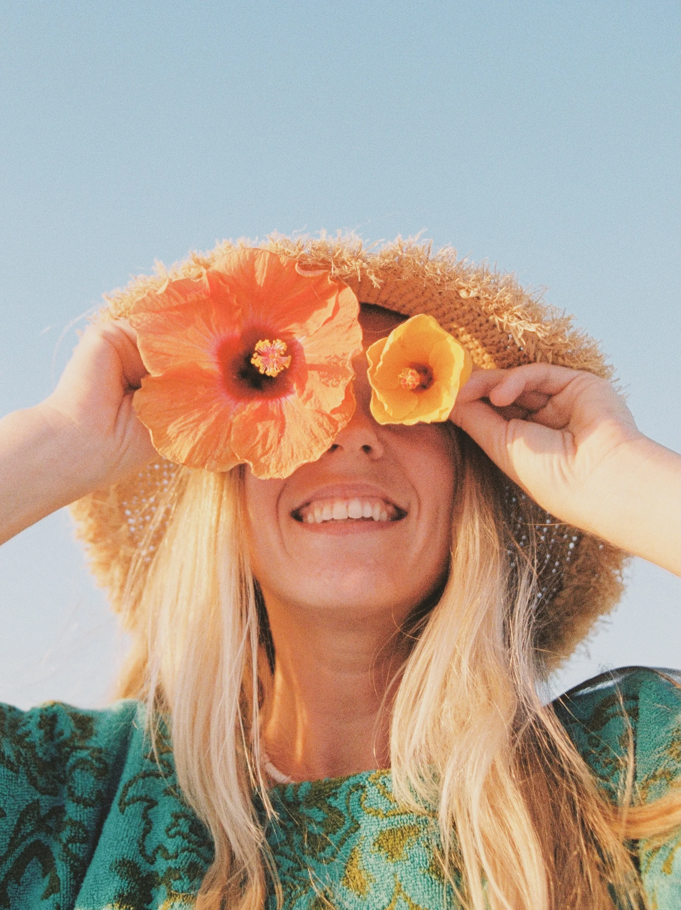 mary ellen + hibiscus on 35mm film.

#30a #lovefl #sowal #handmadeclothing #30aphotographer @gelatinlabs