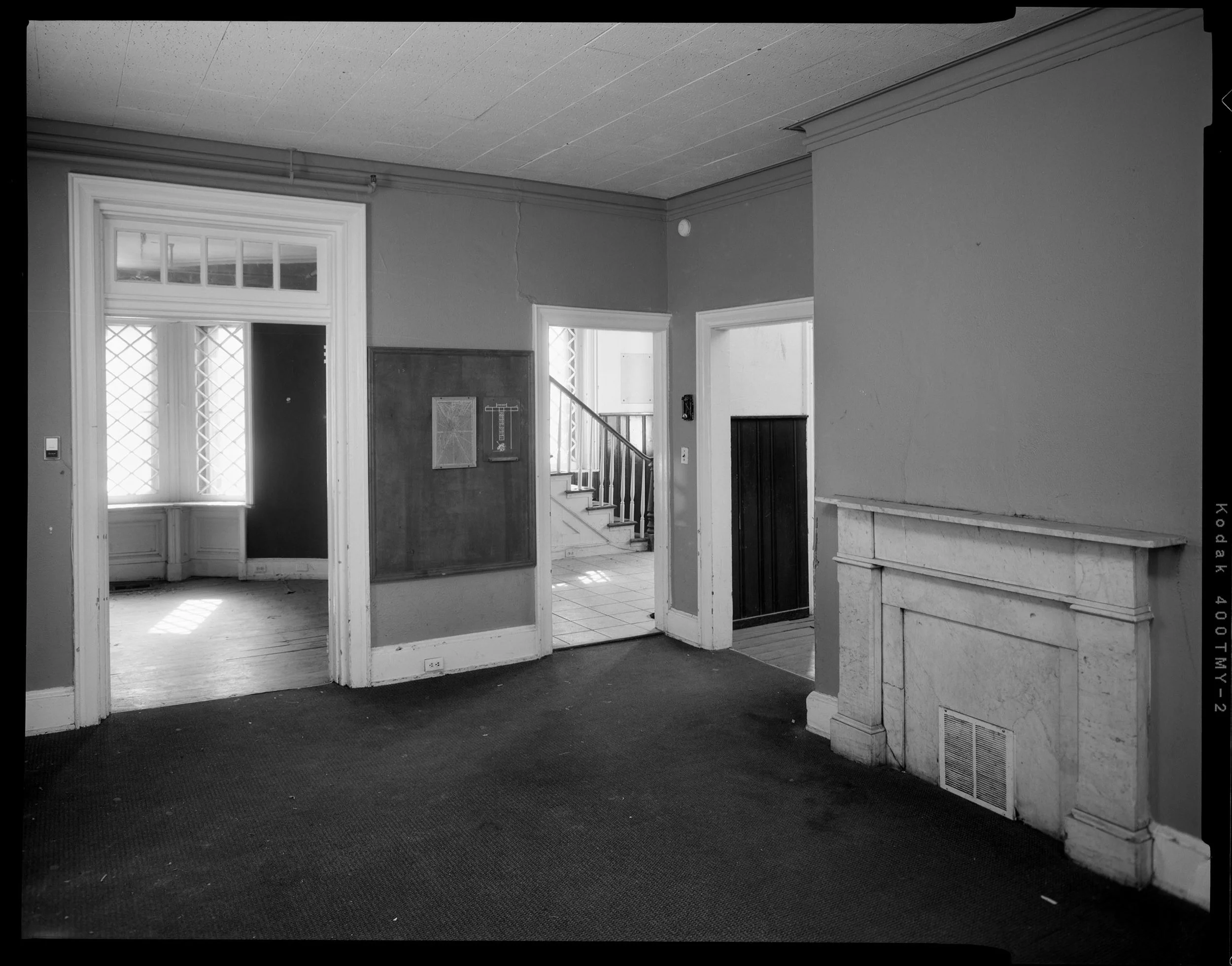 Dining_Room_Showing_Mantelpiece_and_Passageways.jpg