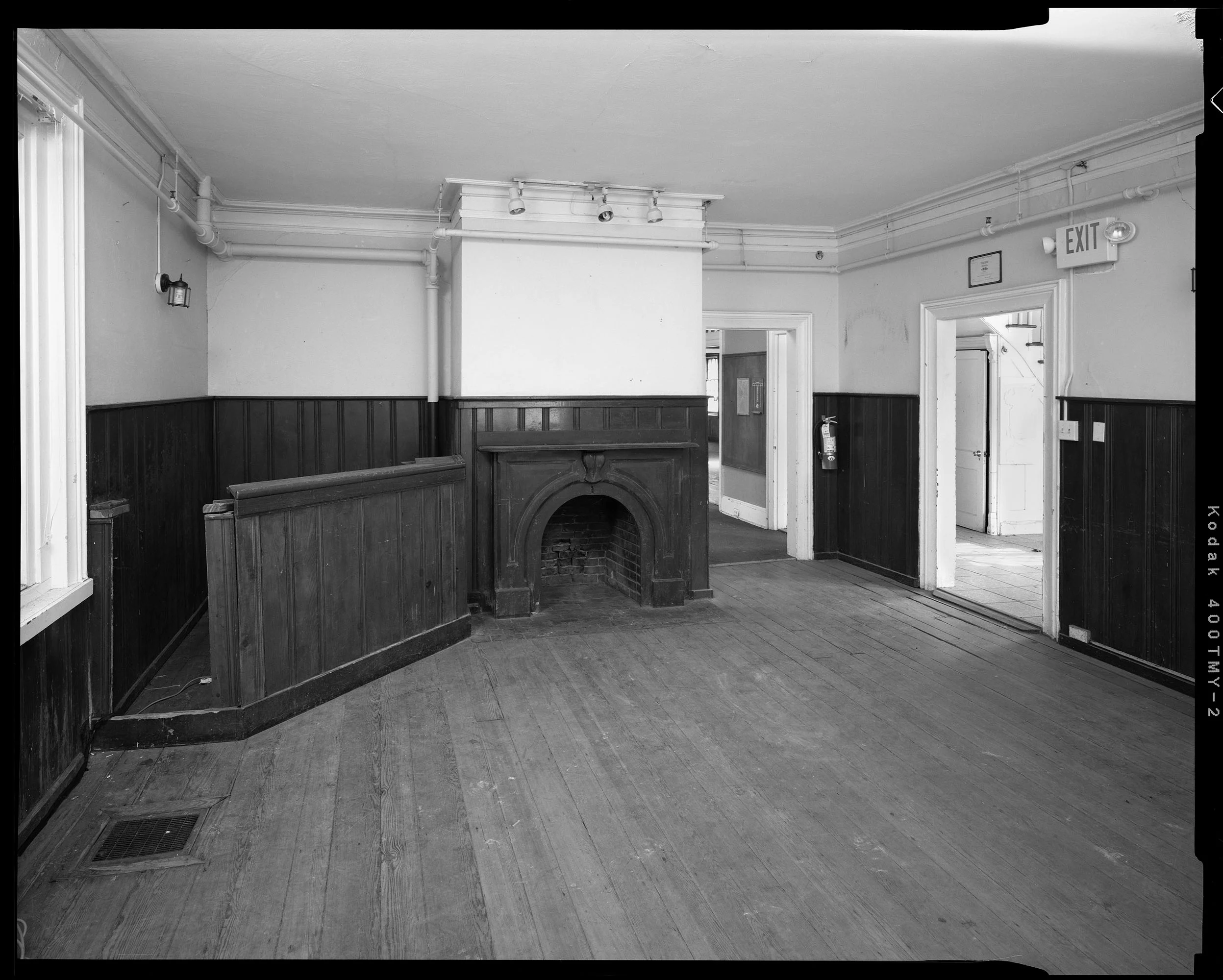 Living_Room_Showing_Mantelpiece_and_Entrances.jpg