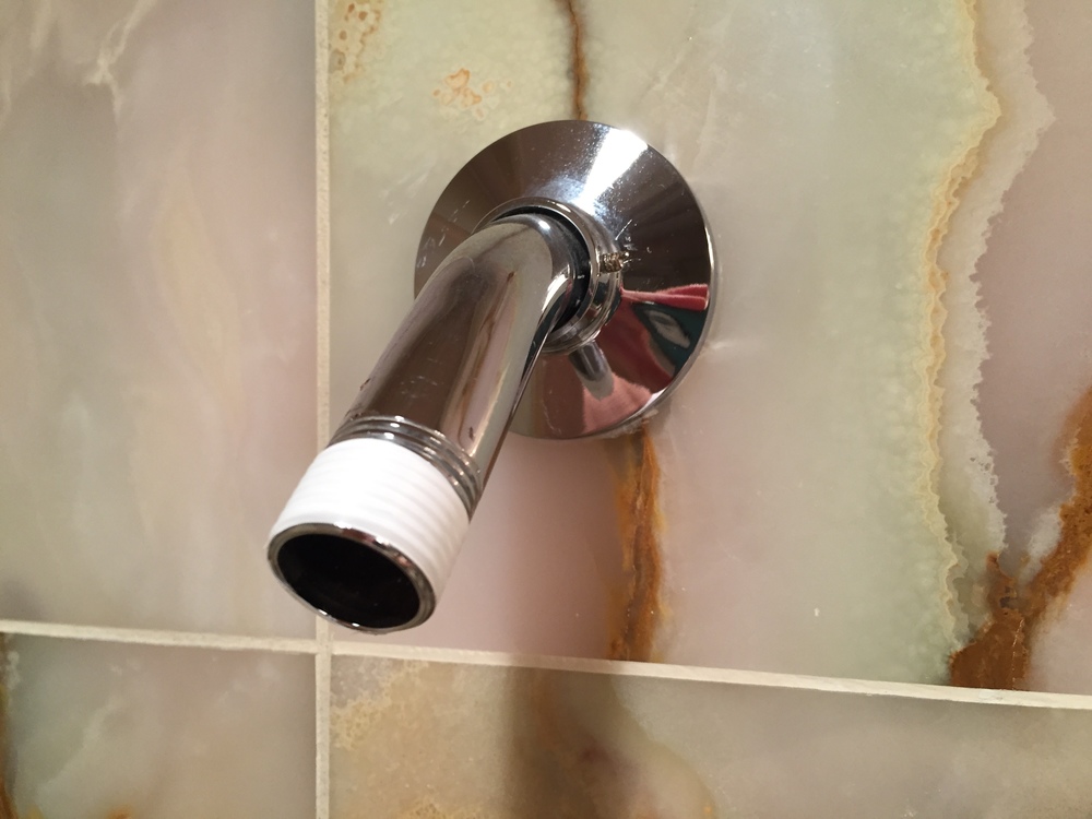 Cut the end of the plumber's tape, which adheres automatically to the pipe threads