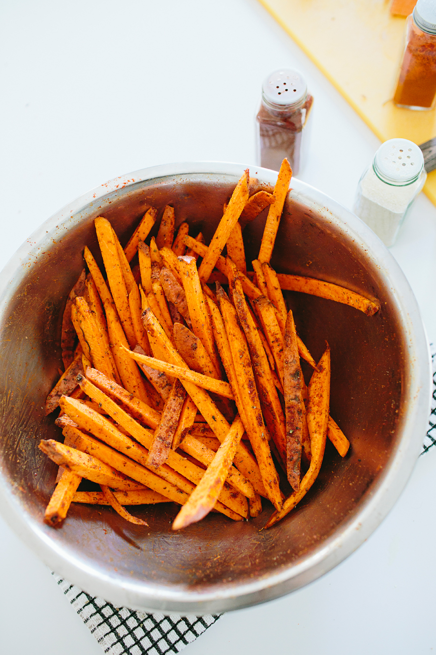 brookecourtney_sweetpotatofries_ovenbaked_frysauce-6.jpg