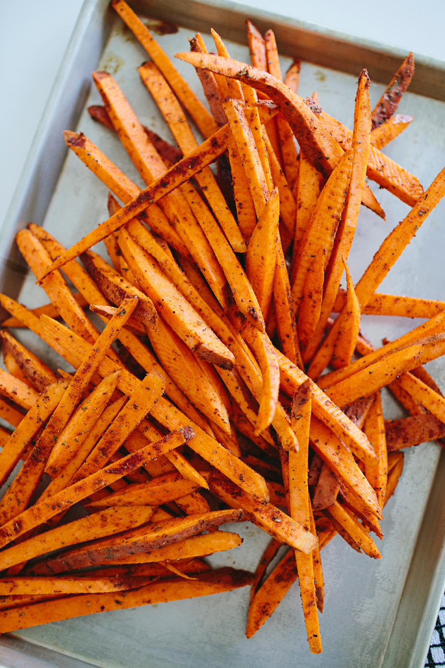 brookecourtney_sweetpotatofries_ovenbaked_frysauce-7.jpg