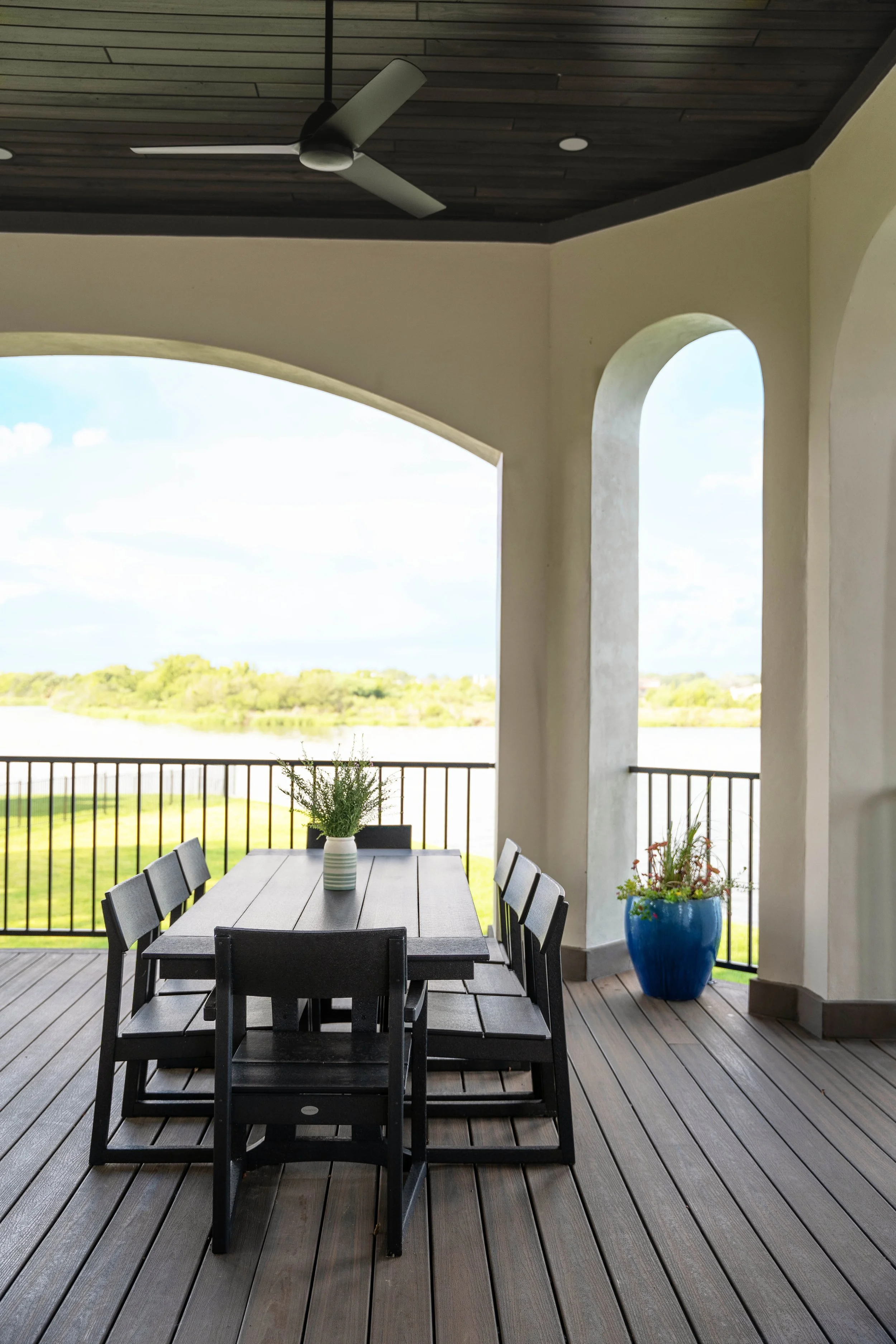 OutdoorDining2.jpg