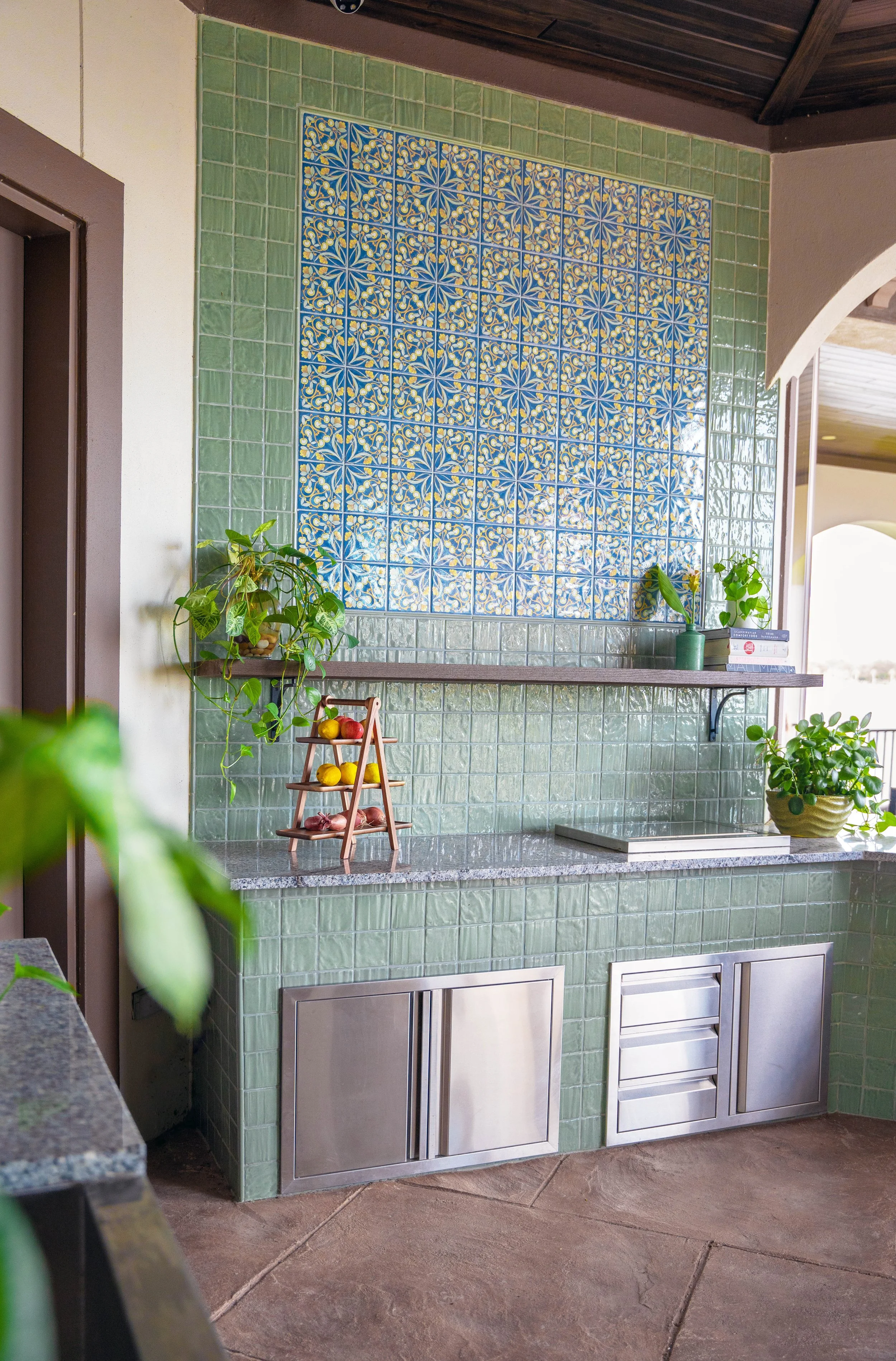 OutdoorKitchenBacksplash2.jpg