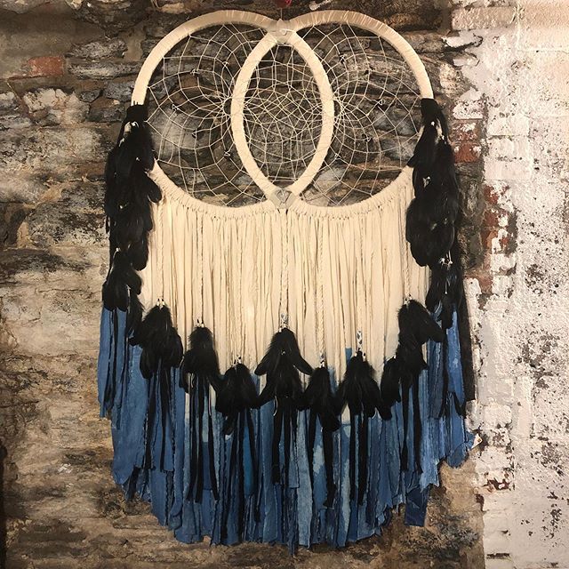 In love with this piece ❤️ hand dyed with over 60 feathers adorning the dudes and bottom 🙏 for a new home and a loving couple. ⭐️