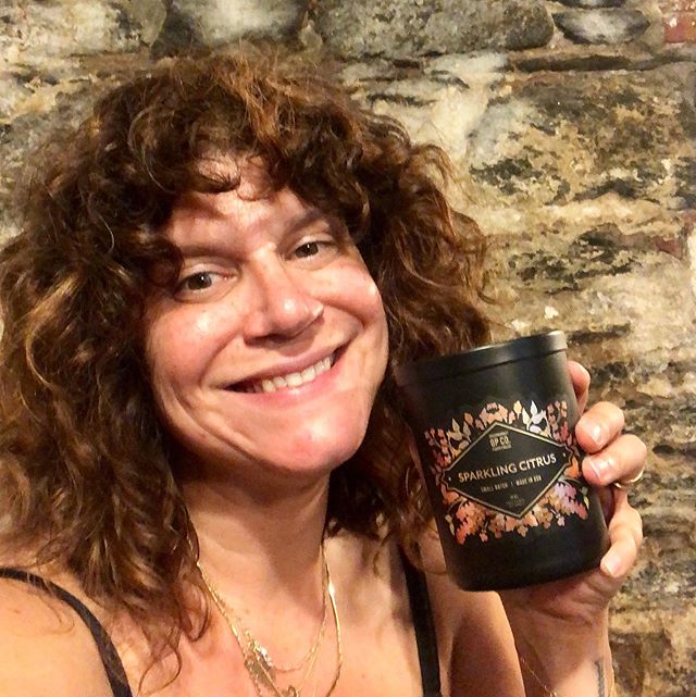 Happy Sunday! I was born in Philly and some friends of mine are part of this amazing company called @greenmarketpurveying 
They make small batch, hand poured soy candles and they are based in my home city! Running through Sept 30th if you use the dis