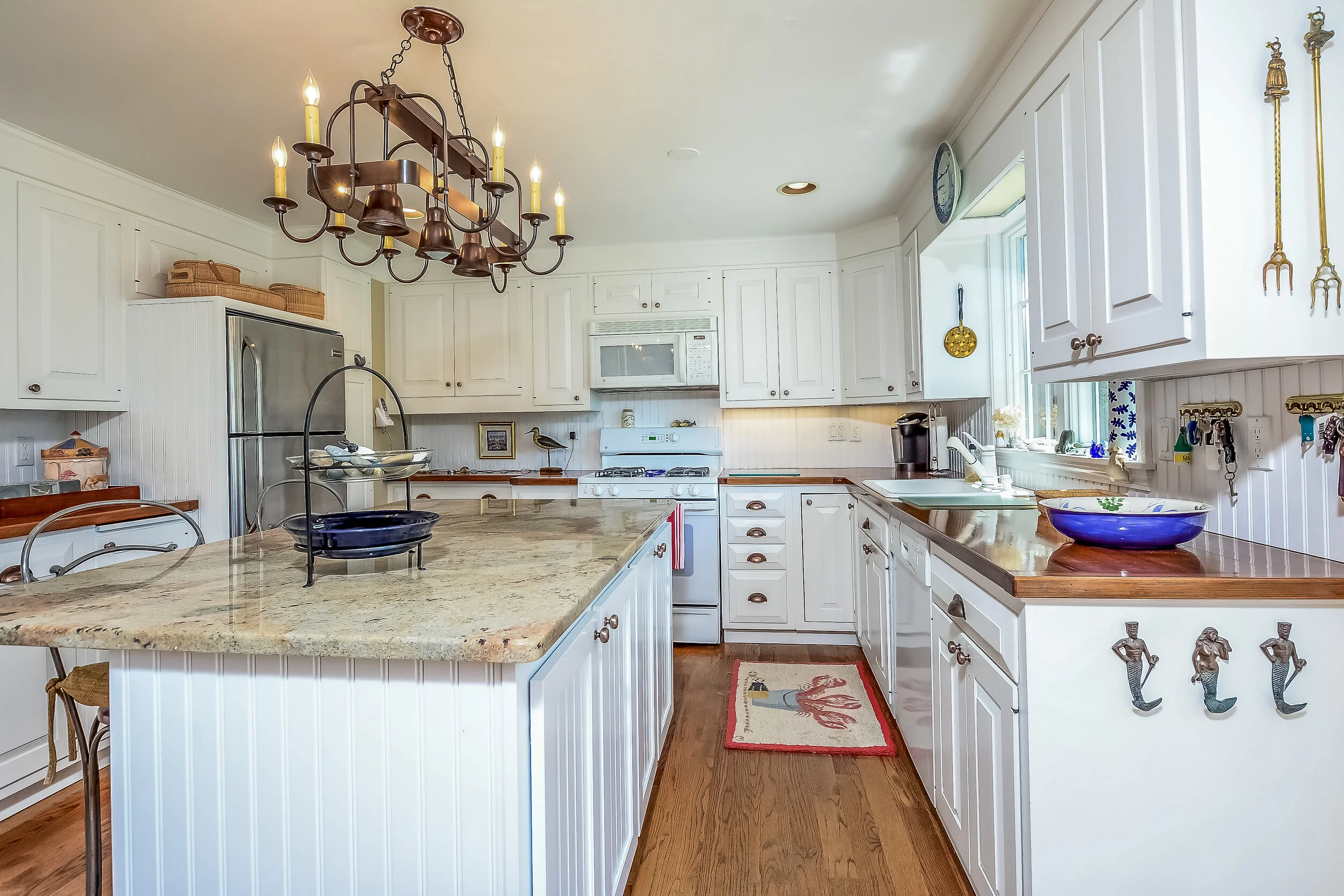 076-Kitchen-2918087-large.jpg