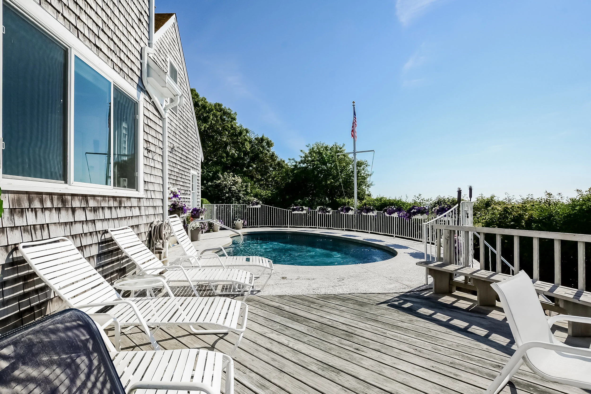 049-Pool-2955108-large.jpg