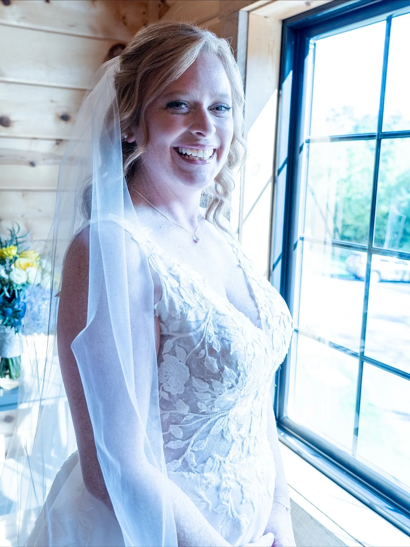 The Glow Of Confidence InLove 
✨ Venue: @barnatbullmeadow
💫 Hair: @the.mandala.room
☀️ Makeup: @beautybyjilltilton
#CherryTrailsPhotography
#BrideOfTheDay
#Her
#Confidence
#Stunning
#InLove
#VisualPoetry
#FineArtWeddingPhotographer
#EditorialWeddi