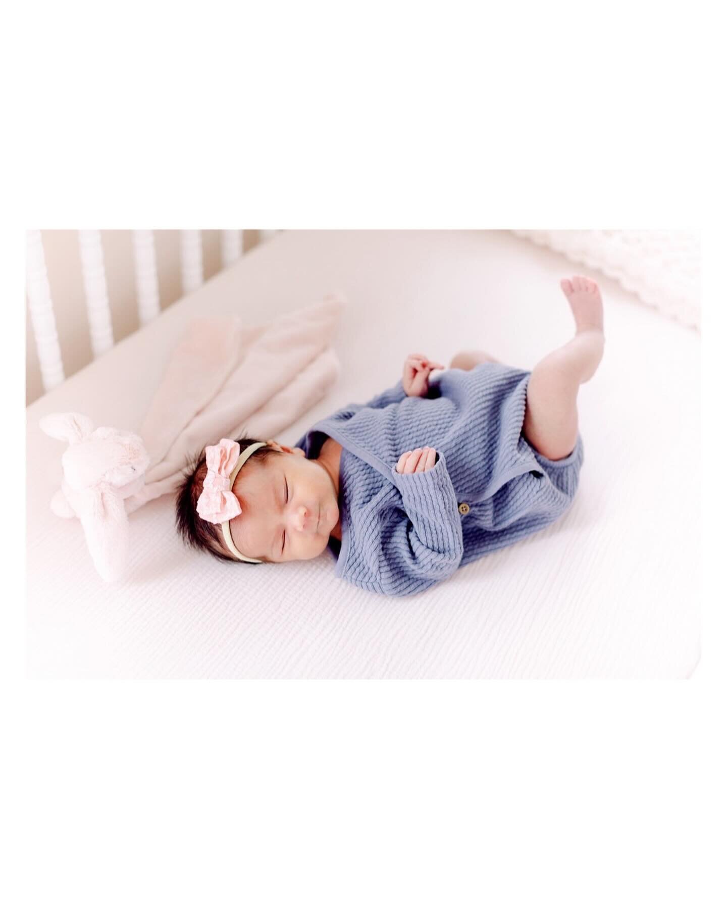 I spent an enormously adorable and snuggly morning at home with the Tang family to celebrate Rosalie Mei🎀 words can&rsquo;t quite describe the utter cuteness of this situation so I&rsquo;ll let you add your own squeals and sighs as you swipe on thro