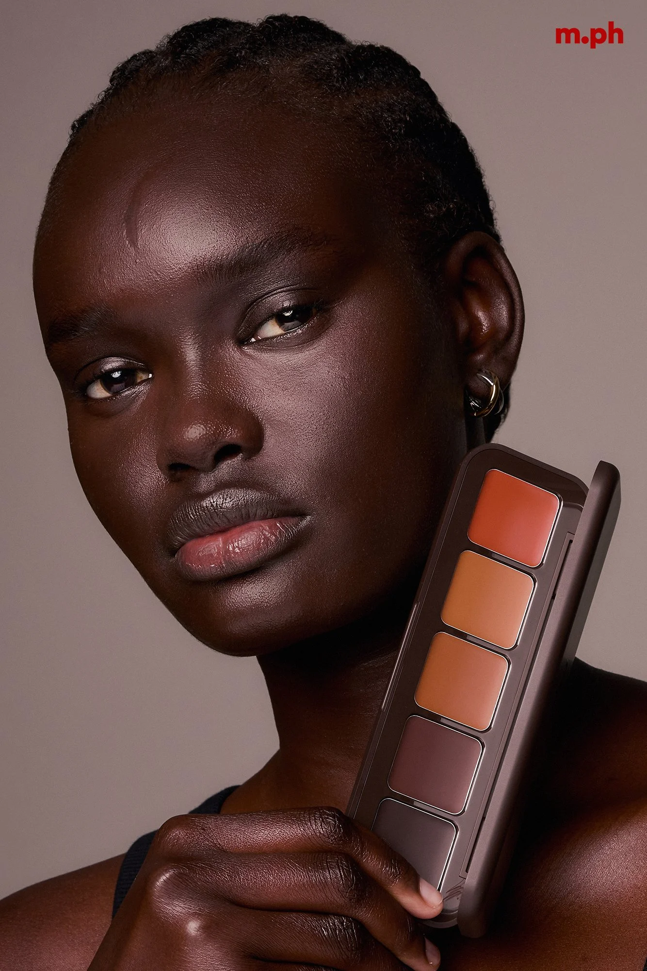 PALETTE_DEEPRICH_ALEKMABIL_PRODUCTINHAND_MPH_Ted Emmons.jpg