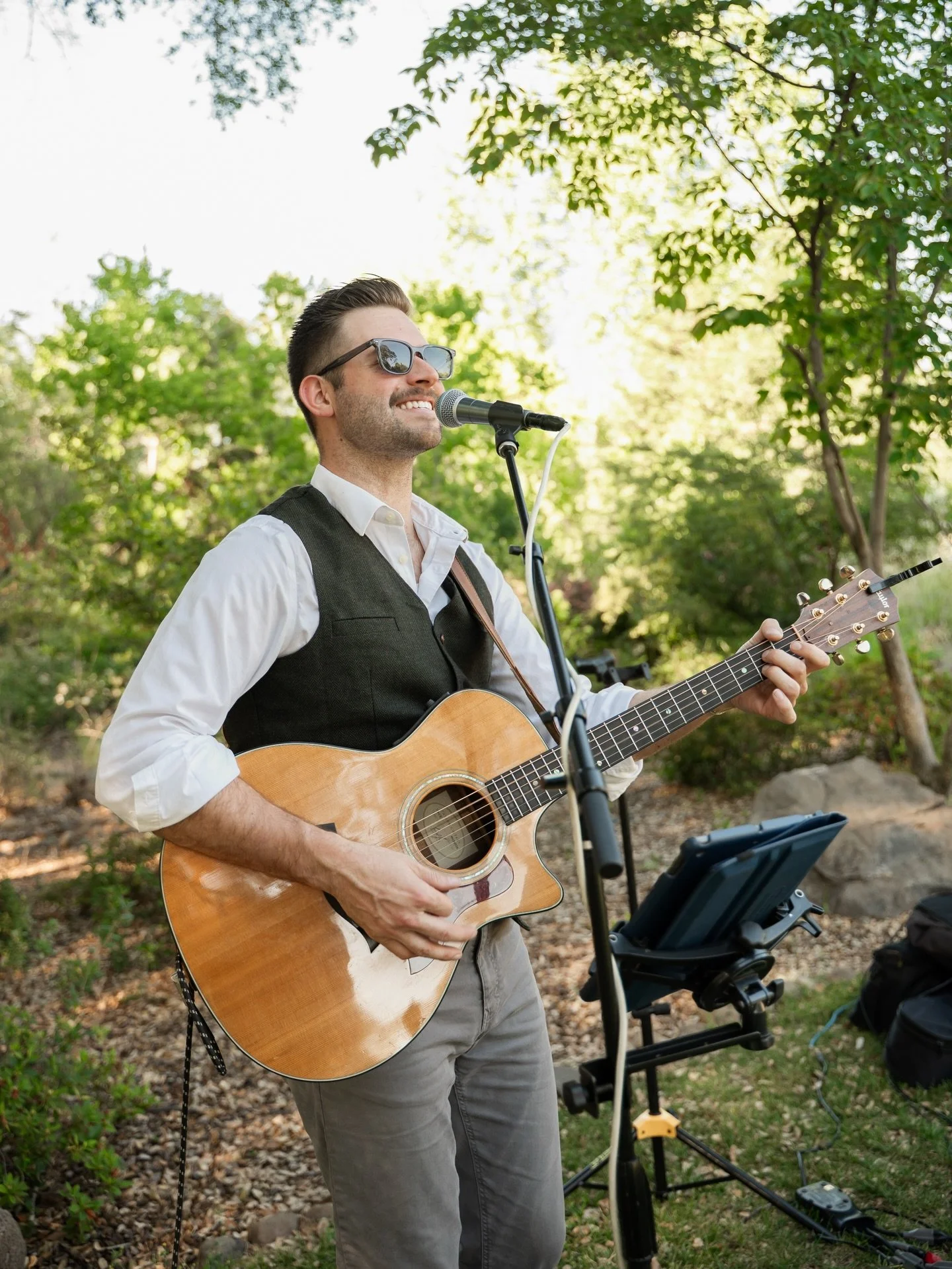 Had a blast playing at @canyonoakscountryclub for their Summer Bash last weekend. Shoutout to @nataliemillanesandco for snagging some action shots!