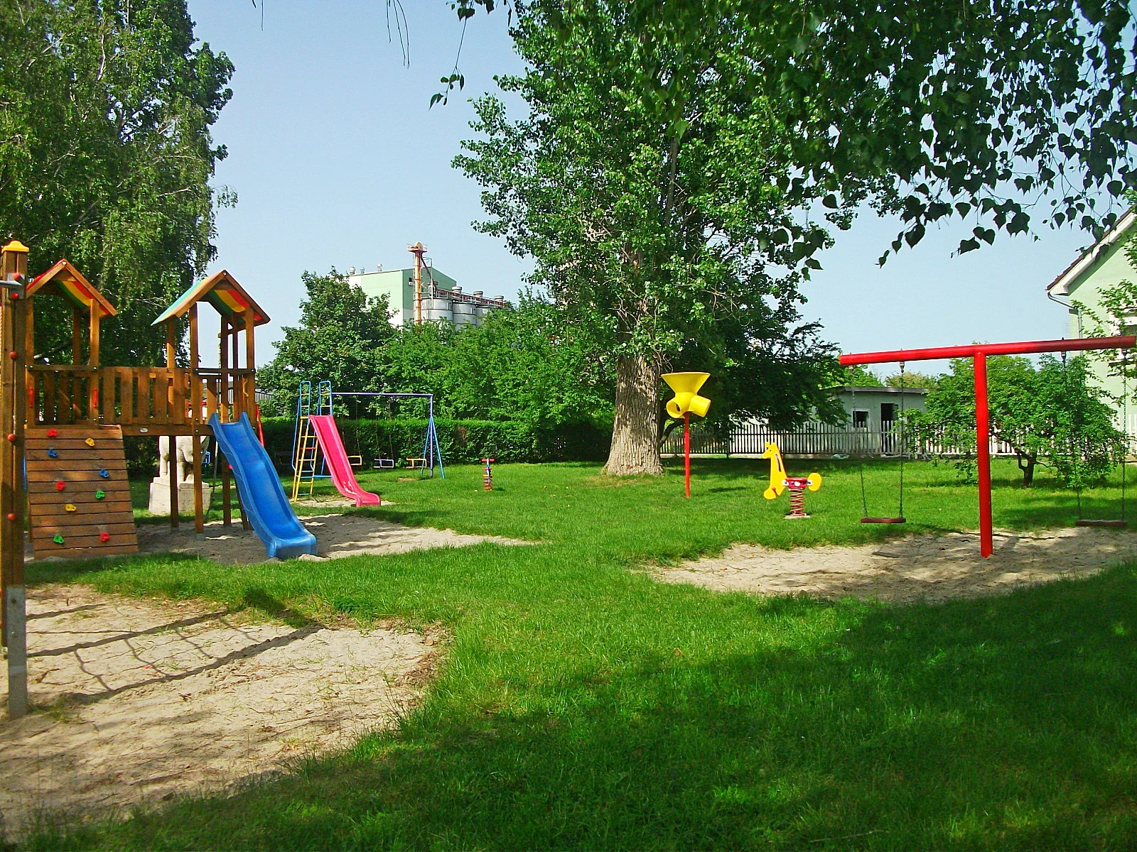 Playground,_Zichyújfalu_02.jpg