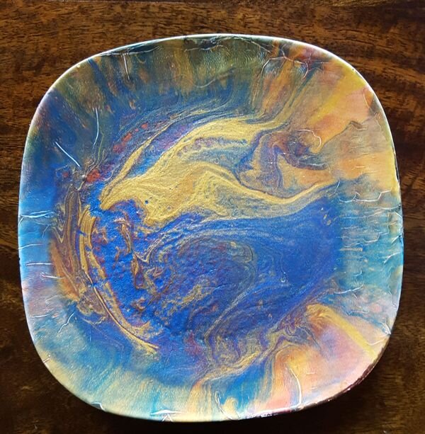 Table Art Plate in Gold and Blue Pour Acrylics 01_1.jpg