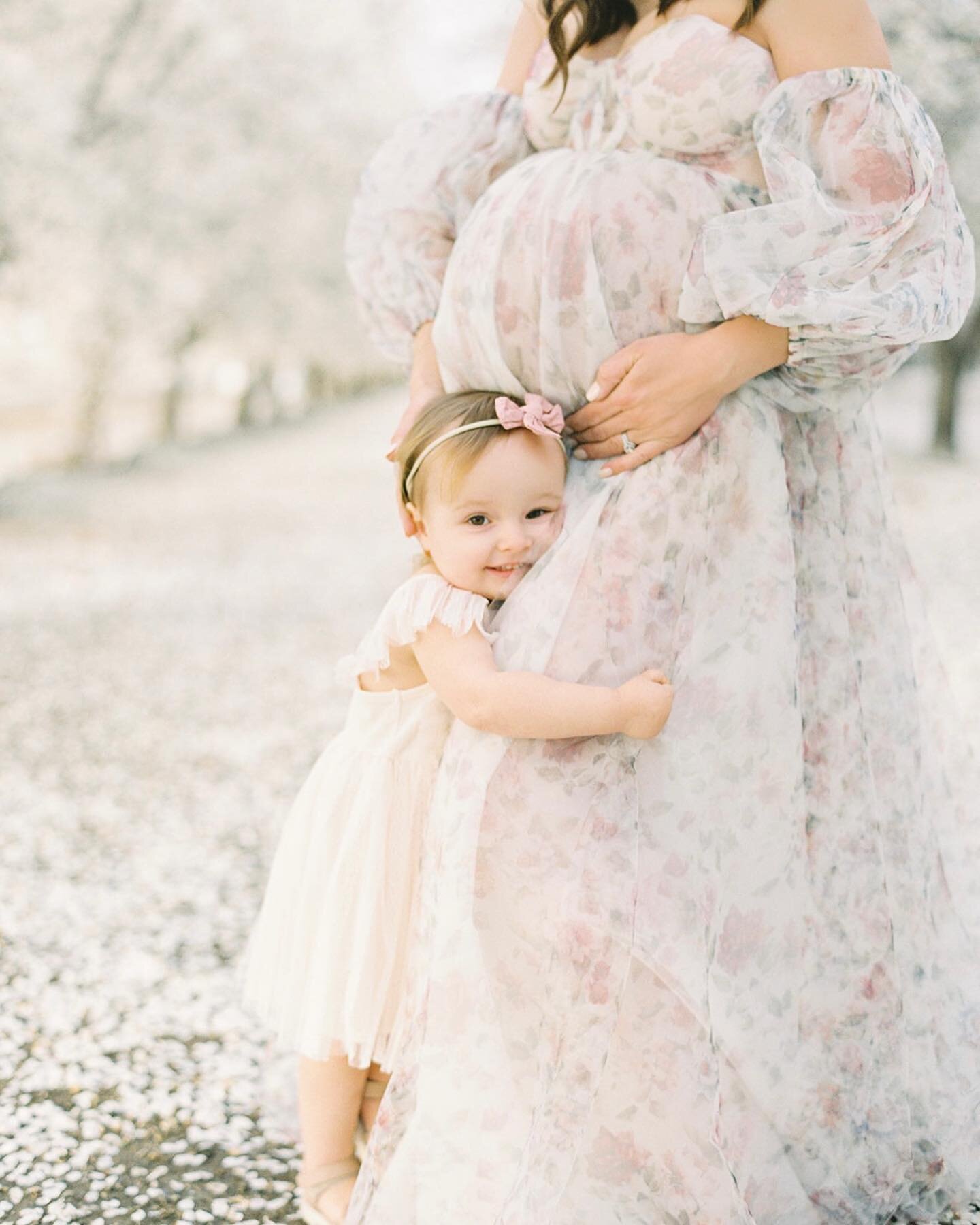 baby boy and baby girl are going to have the best big sister. juliana has been not so patiently waiting for her siblings to come out and play.

photo: @tiffanylephotography