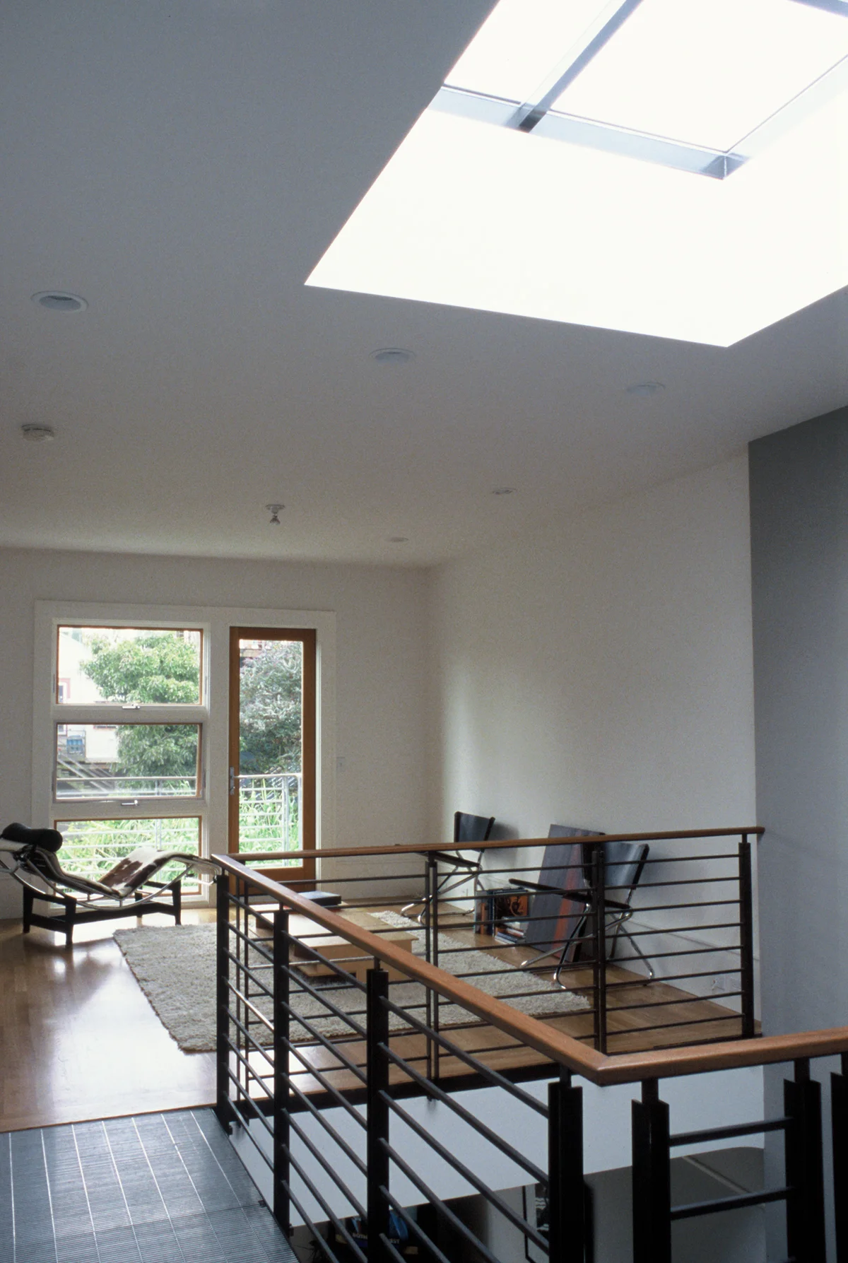 2595801-R01-019.jpg