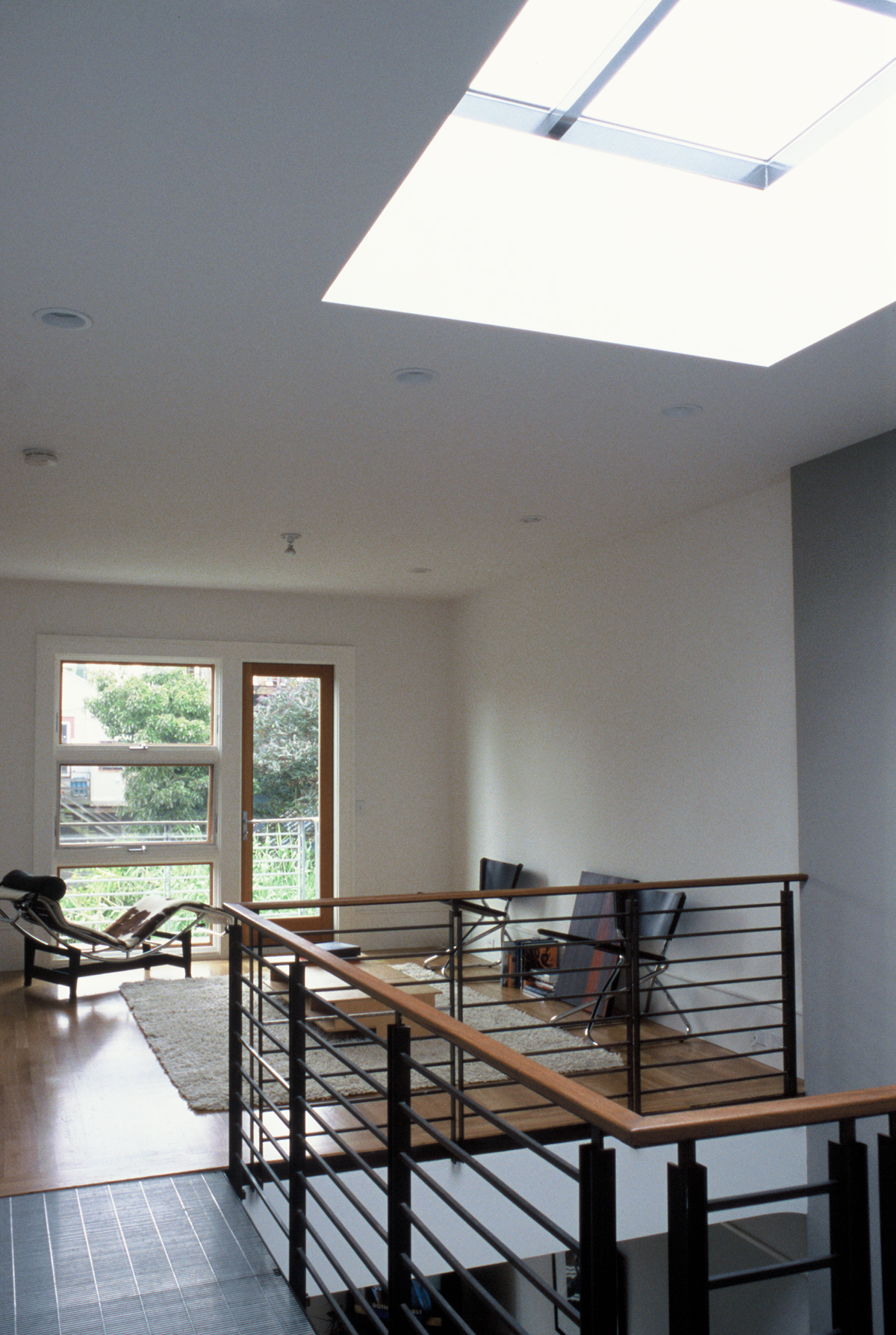 2595801-R01-019.jpg