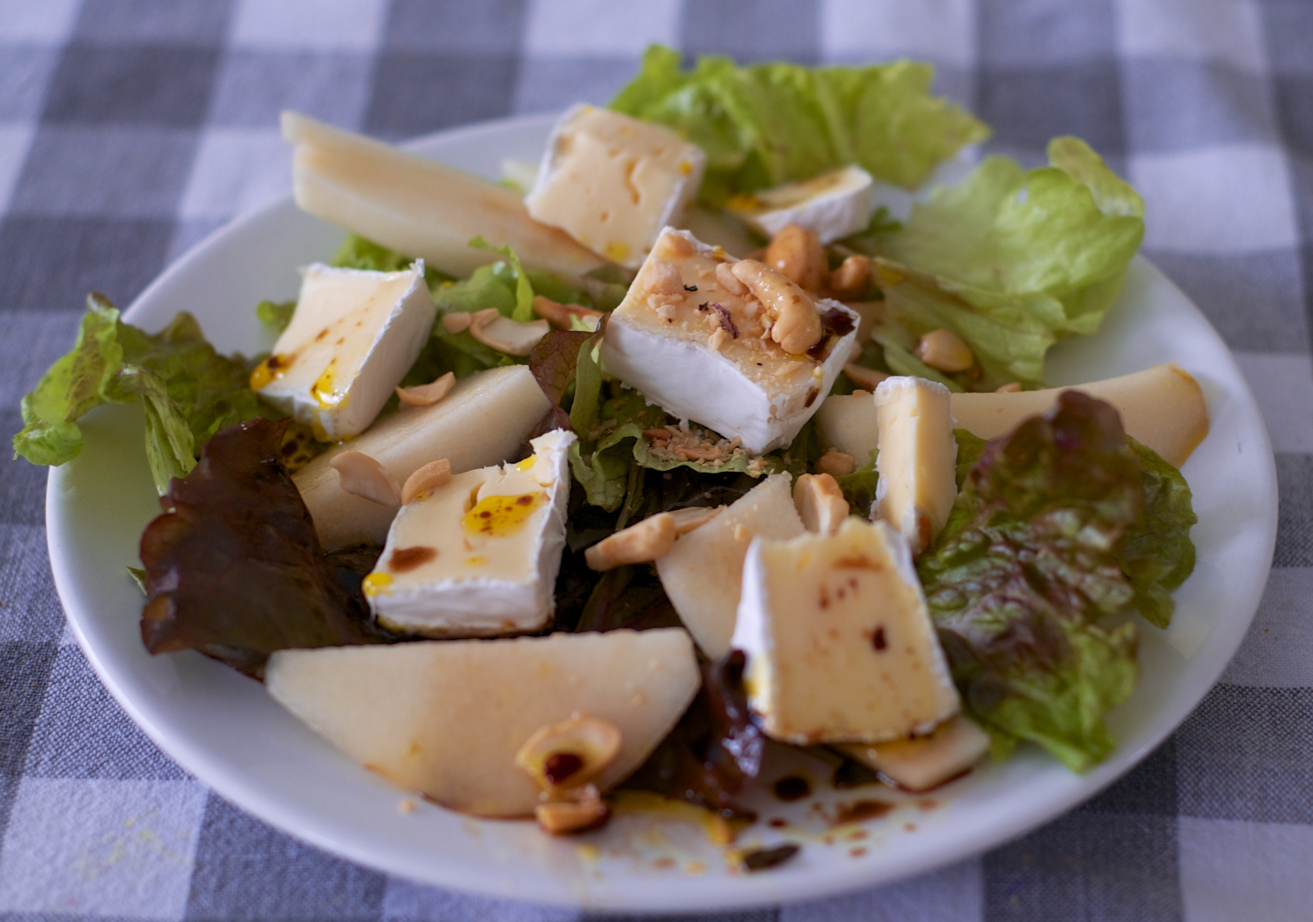 Pear, brie, and cashew salad