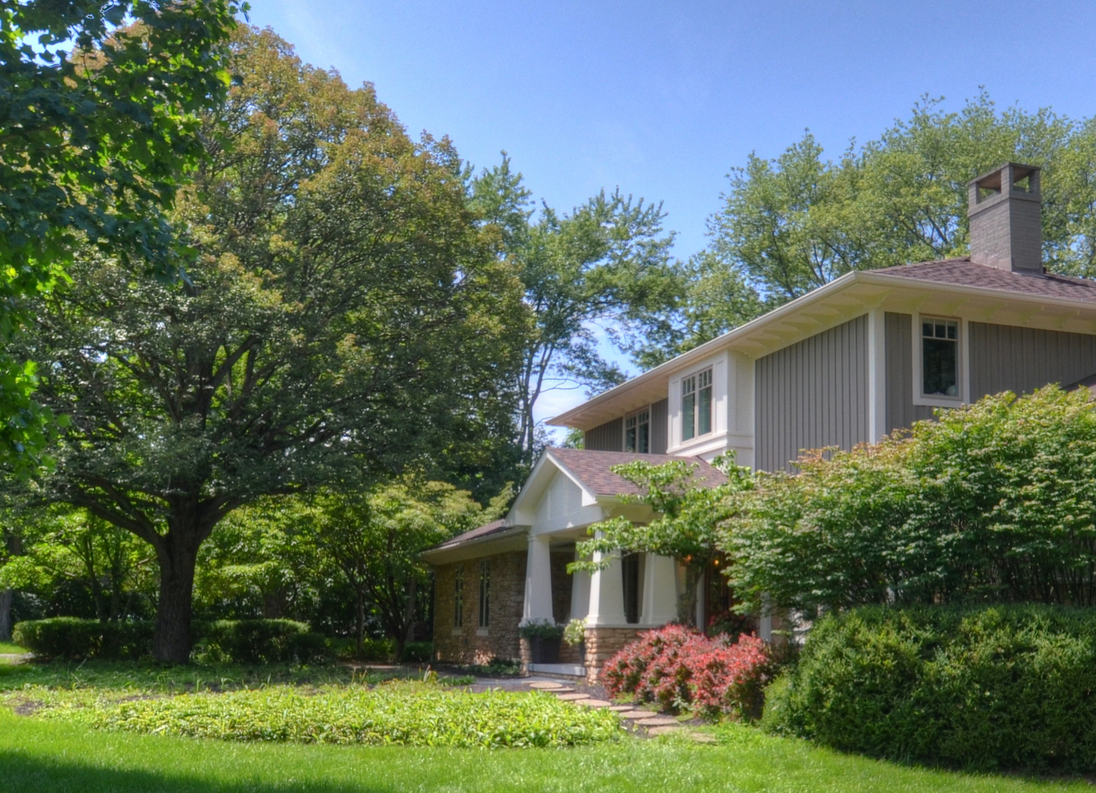 ExteriorFront03.jpg